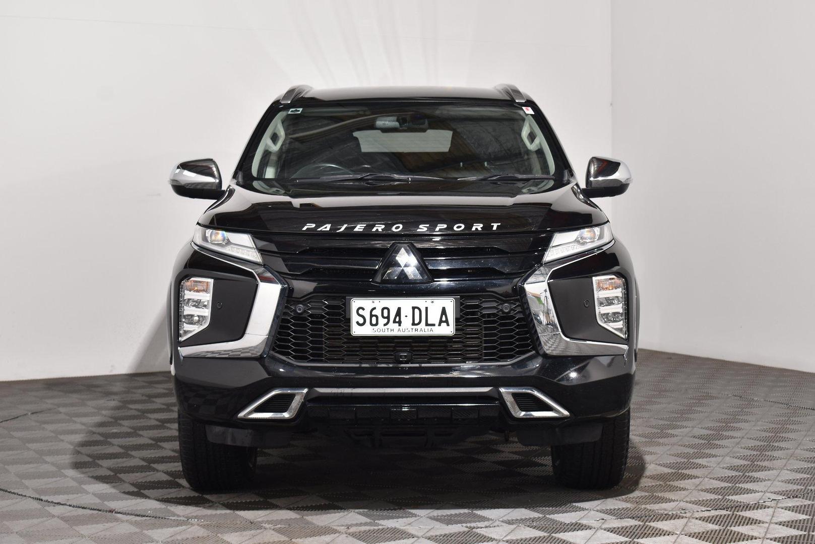 2020 Mitsubishi Pajero Sport Exceed — photo 3