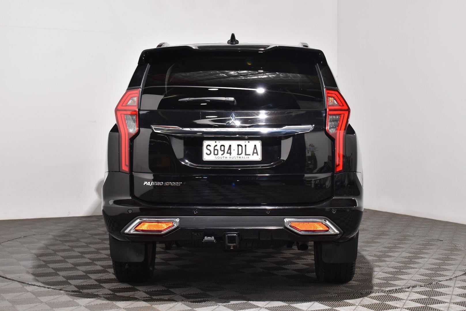 2020 Mitsubishi Pajero Sport Exceed — photo 4