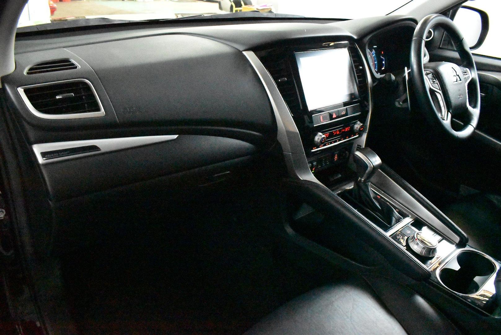 2020 Mitsubishi Pajero Sport Exceed — photo 6