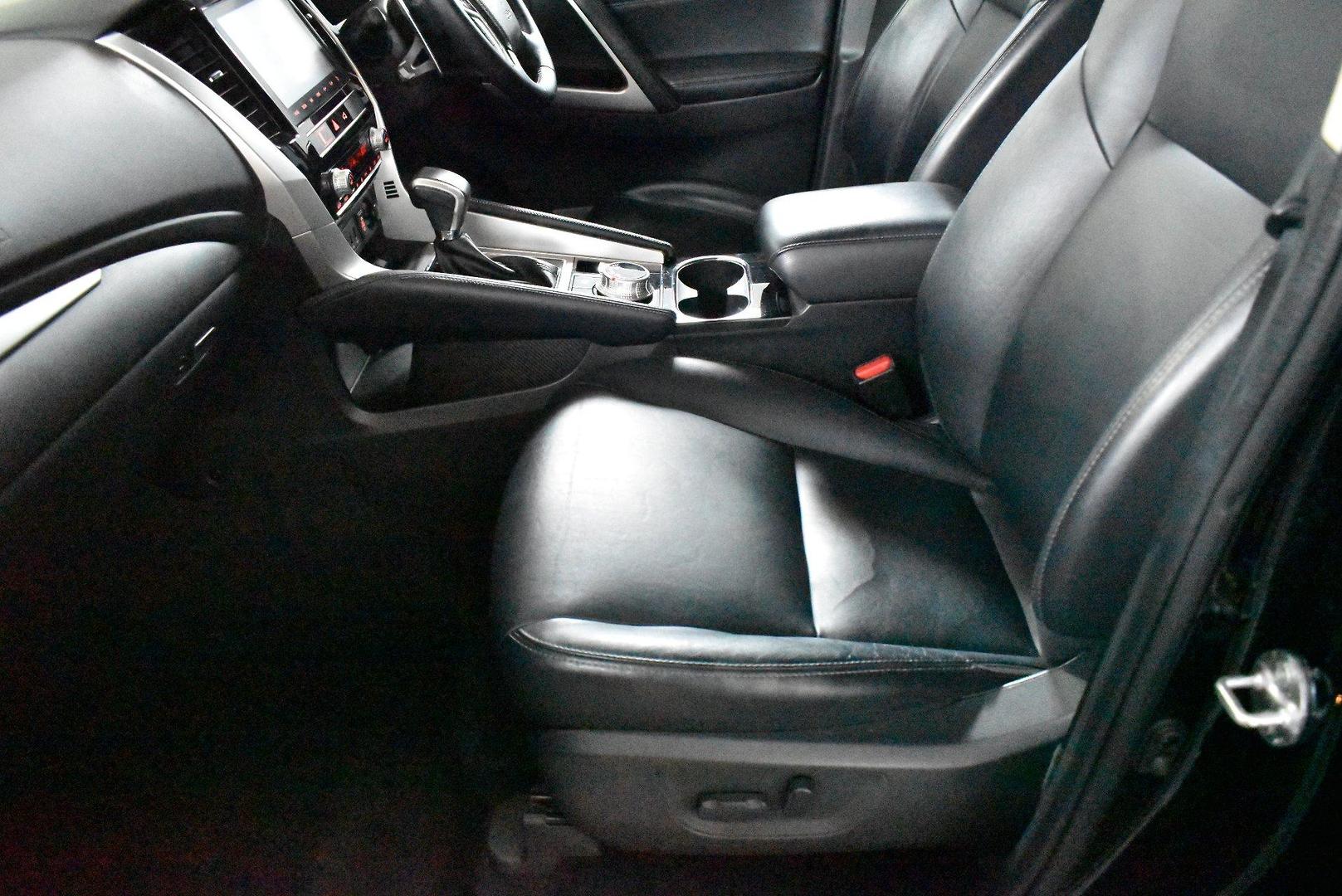 2020 Mitsubishi Pajero Sport Exceed — photo 7