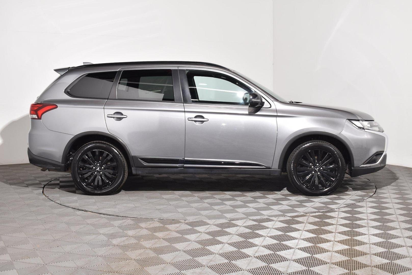 2021 Mitsubishi Outlander Black Edition — photo 10