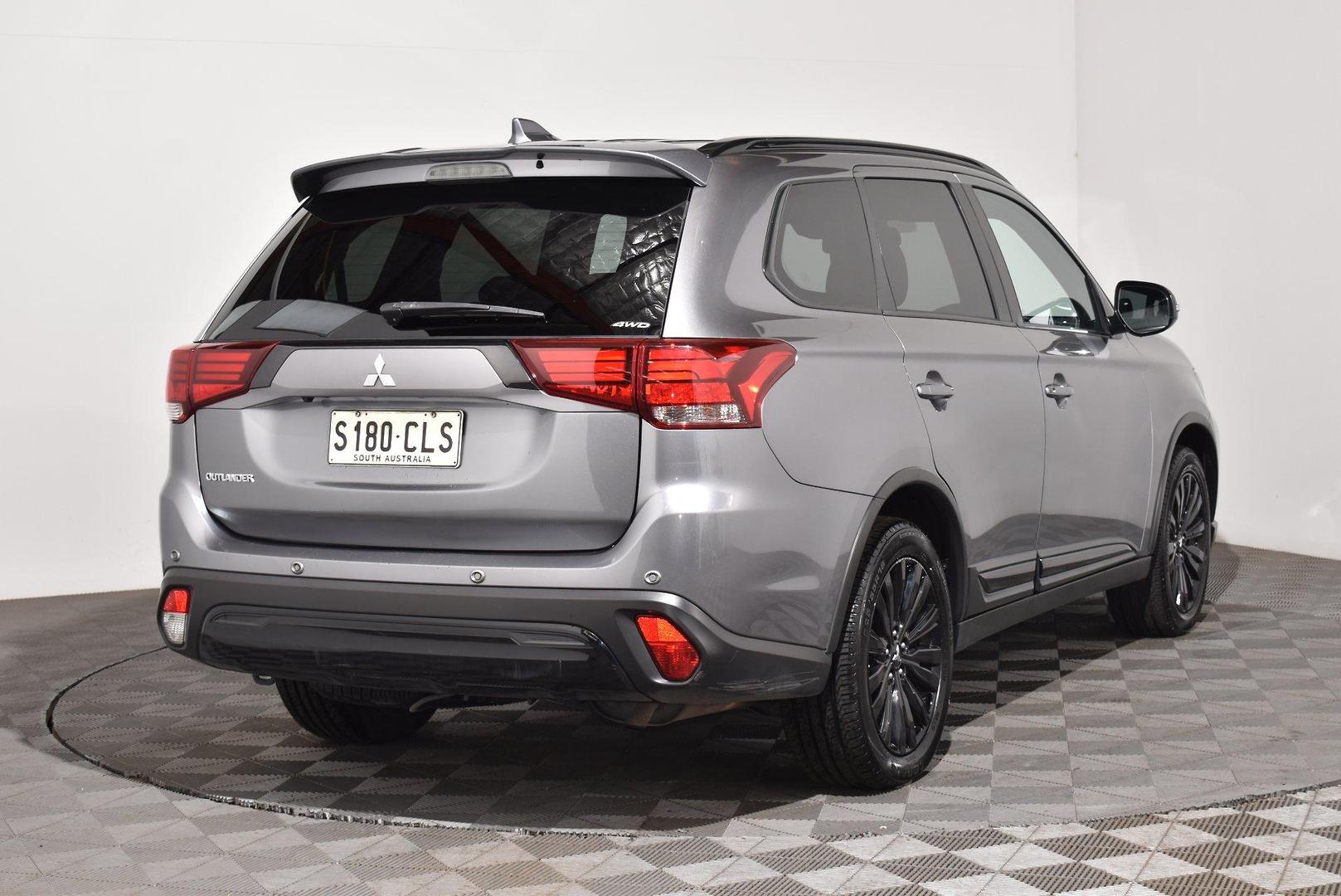2021 Mitsubishi Outlander Black Edition — photo 14