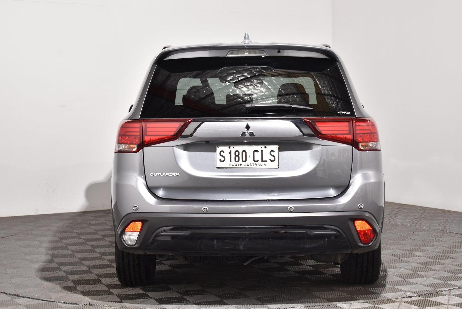 2021 Mitsubishi Outlander Black Edition — photo 4