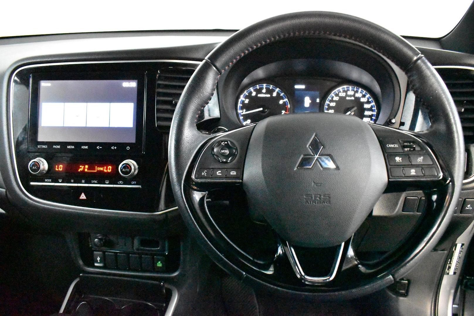 2021 Mitsubishi Outlander Black Edition — photo 5