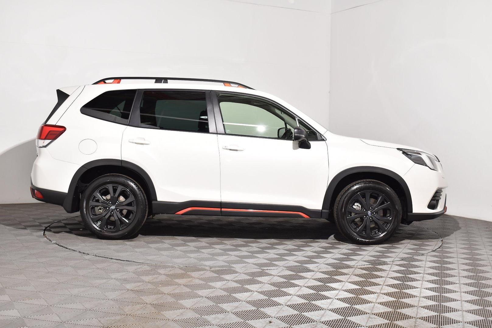 2022 Subaru Forester 25i Sport — photo 10