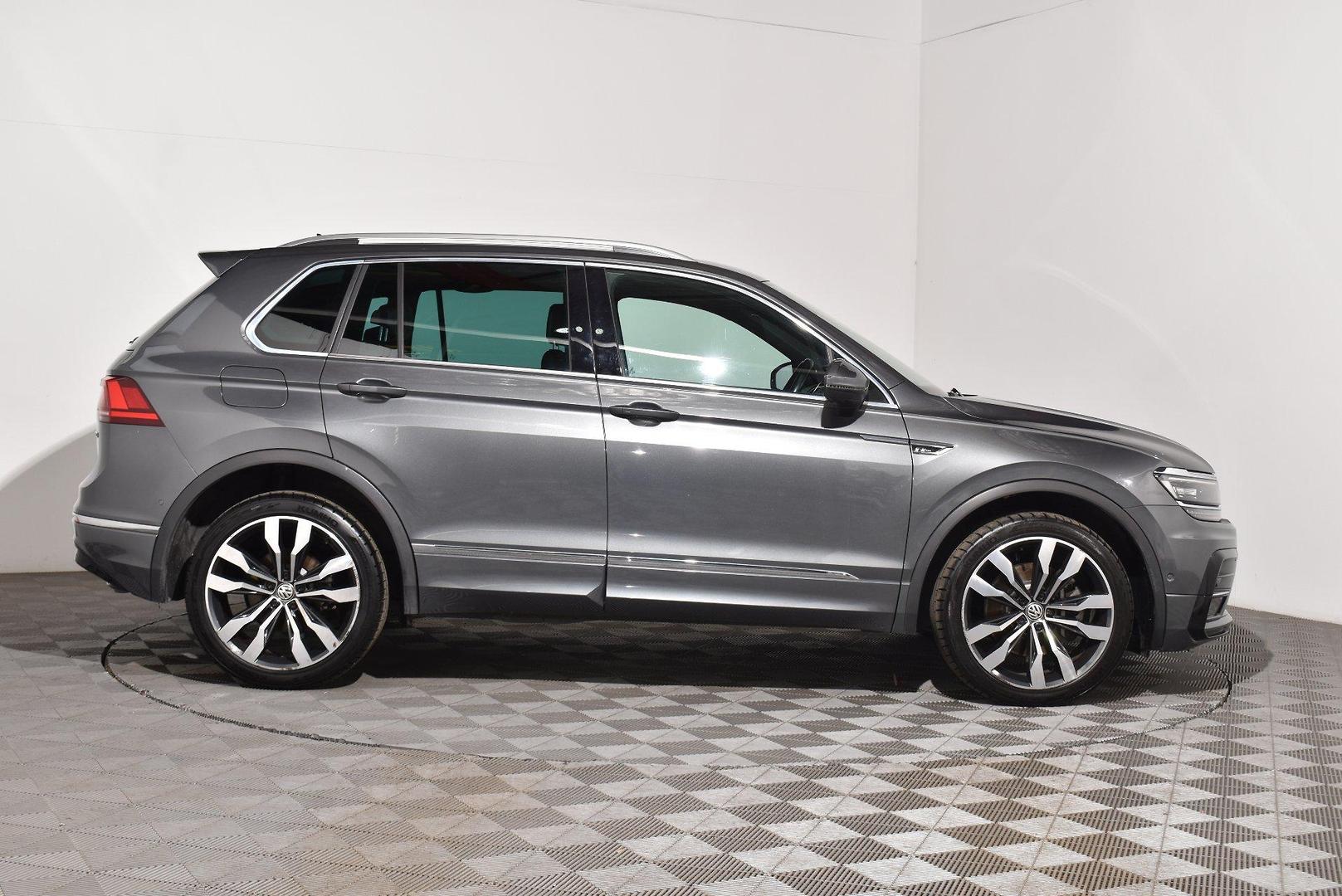 2017 Volkswagen Tiguan 140TDI Highline — photo 10 of 28