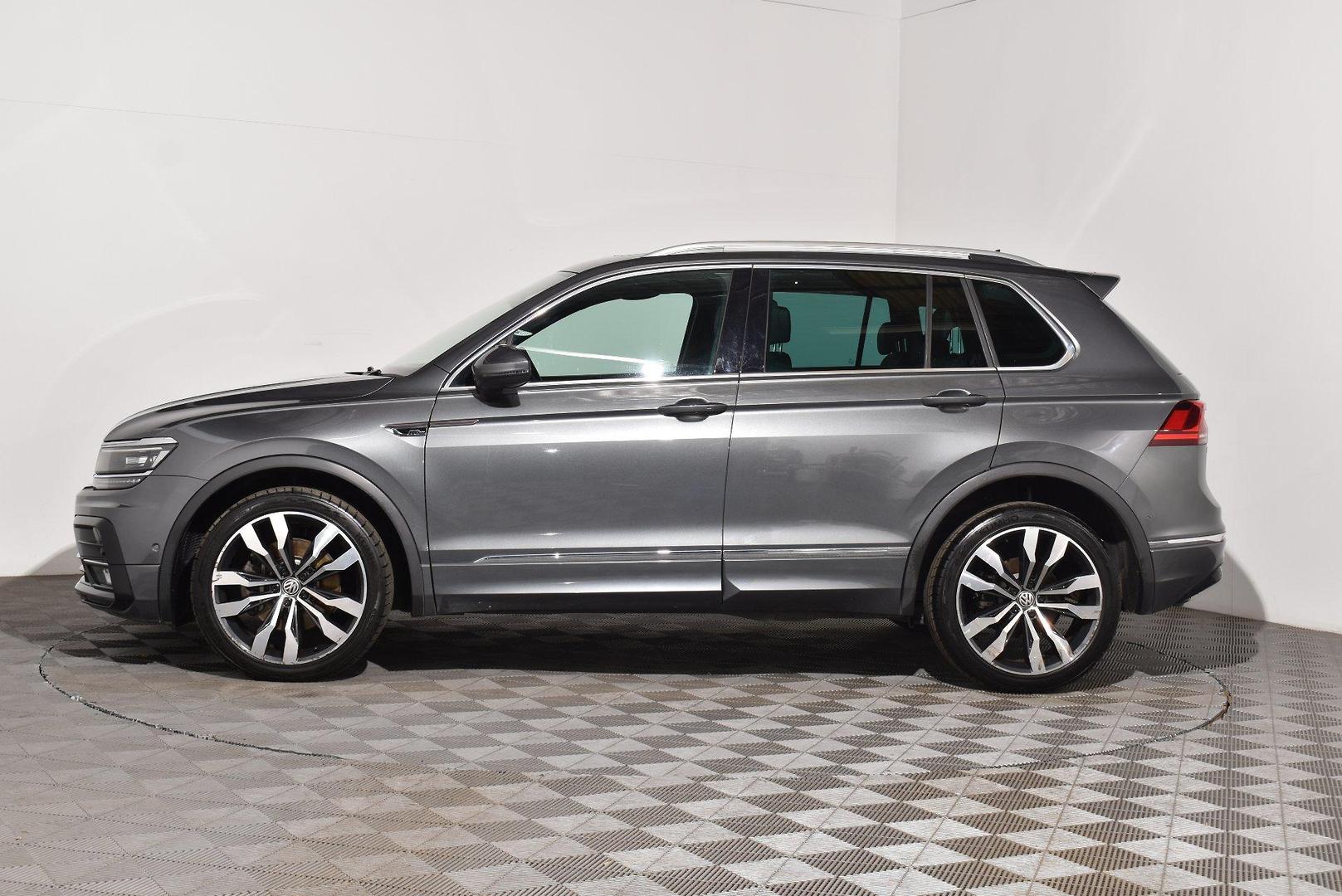 2017 Volkswagen Tiguan 140TDI Highline — photo 11 of 28