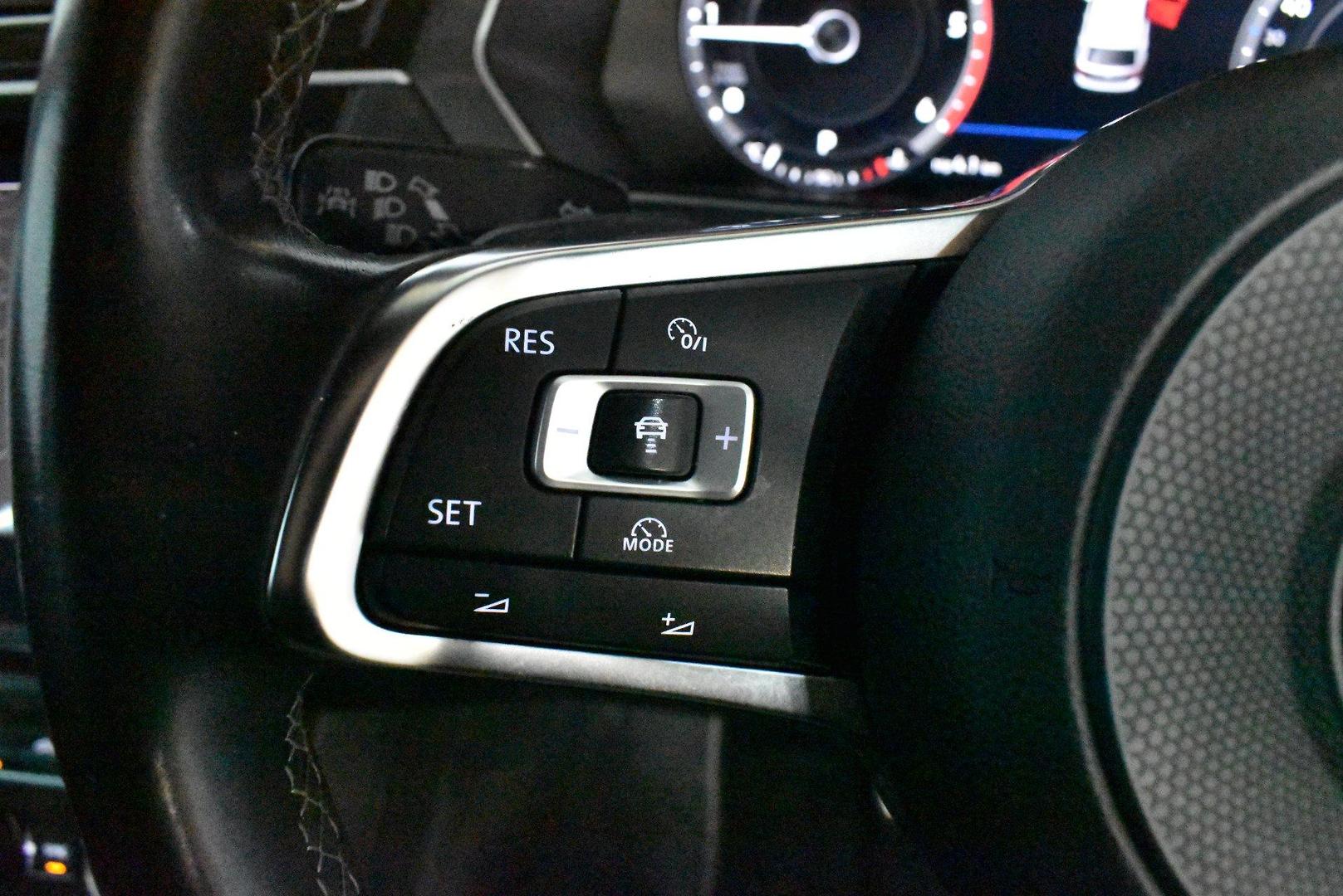2017 Volkswagen Tiguan 140TDI Highline — photo 22 of 28