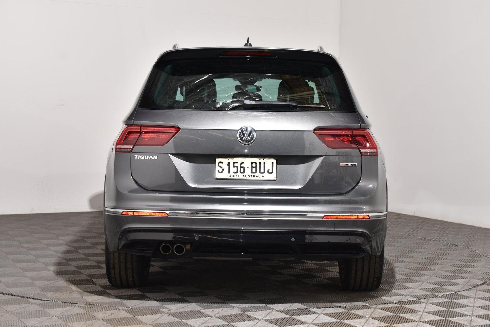 2017 Volkswagen Tiguan 140TDI Highline — photo 4 of 28