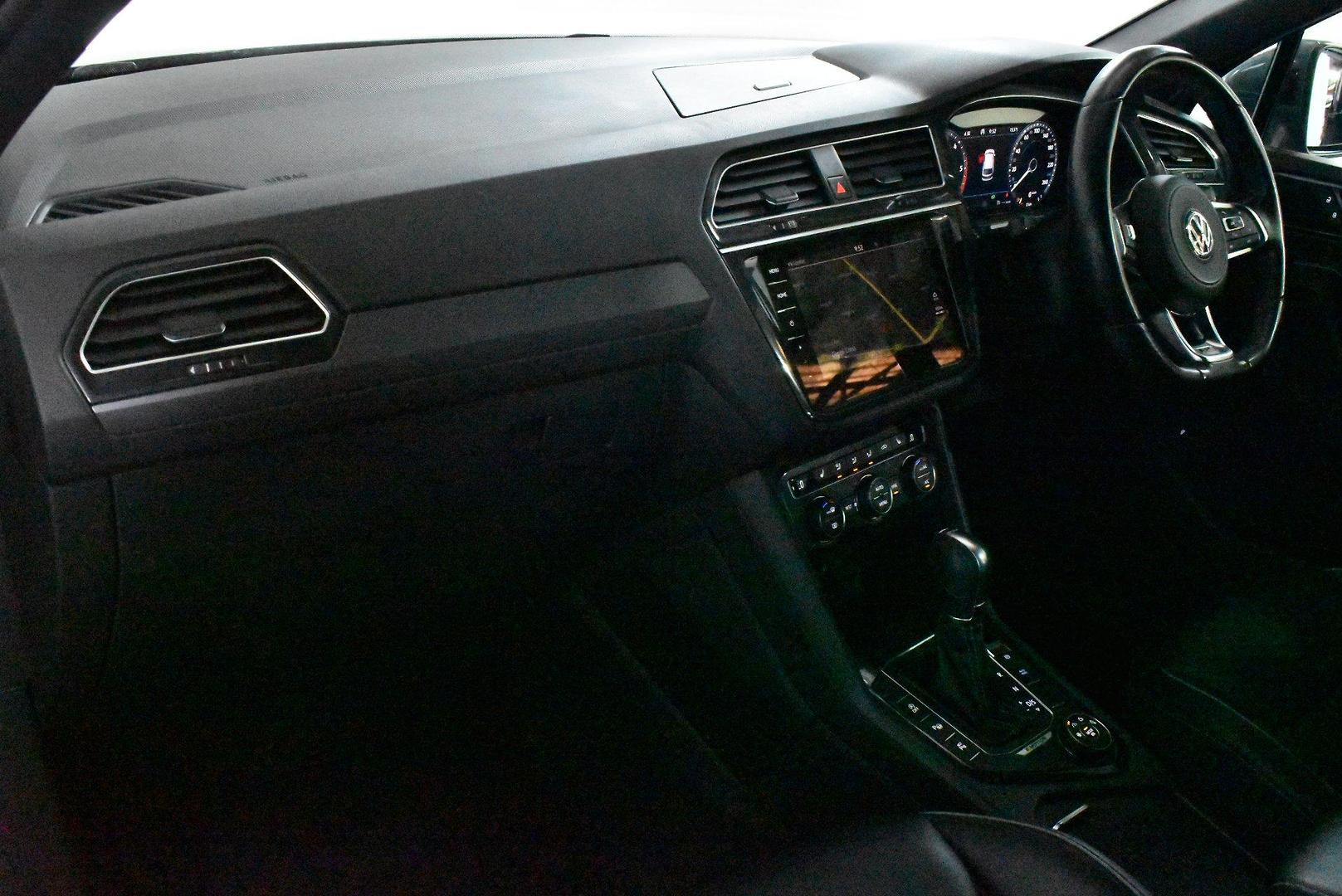 2017 Volkswagen Tiguan 140TDI Highline — photo 6 of 28