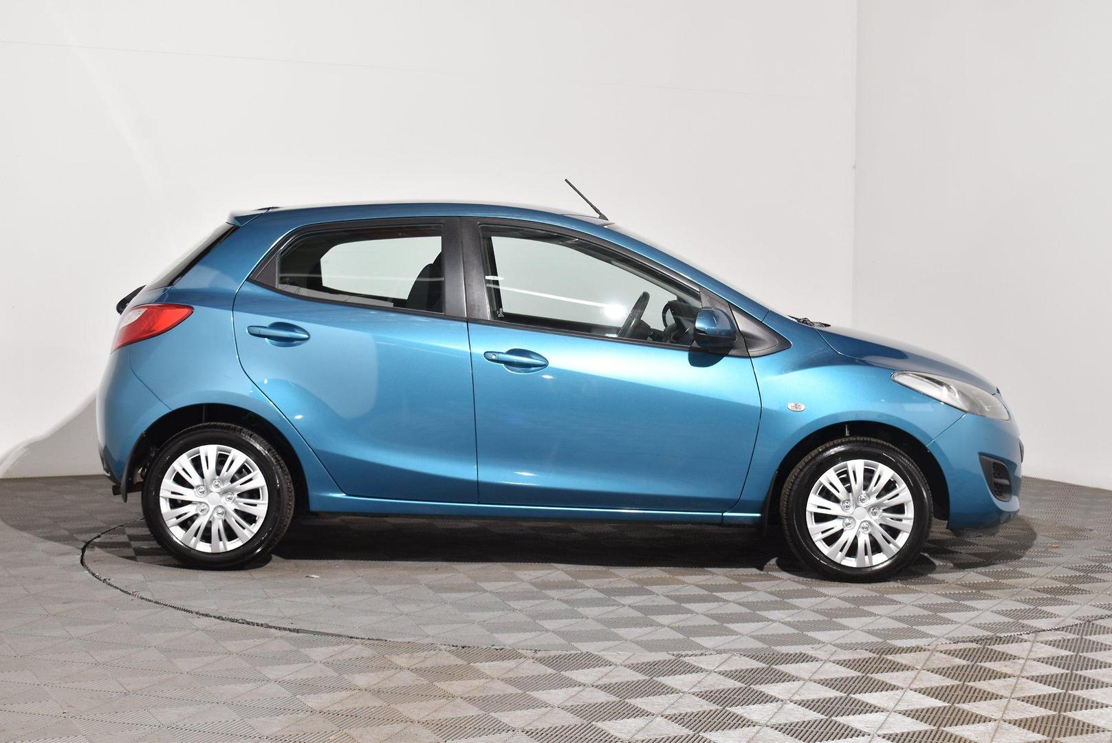 2012 Mazda 2 Neo — photo 10 of 25