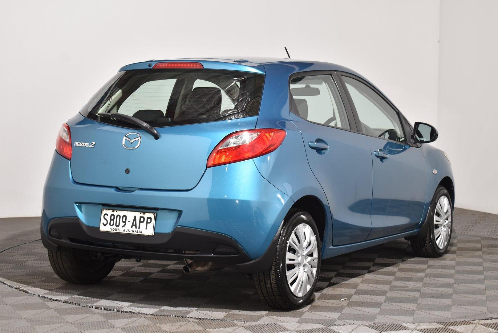 2012 Mazda 2 Neo — photo 14 of 25