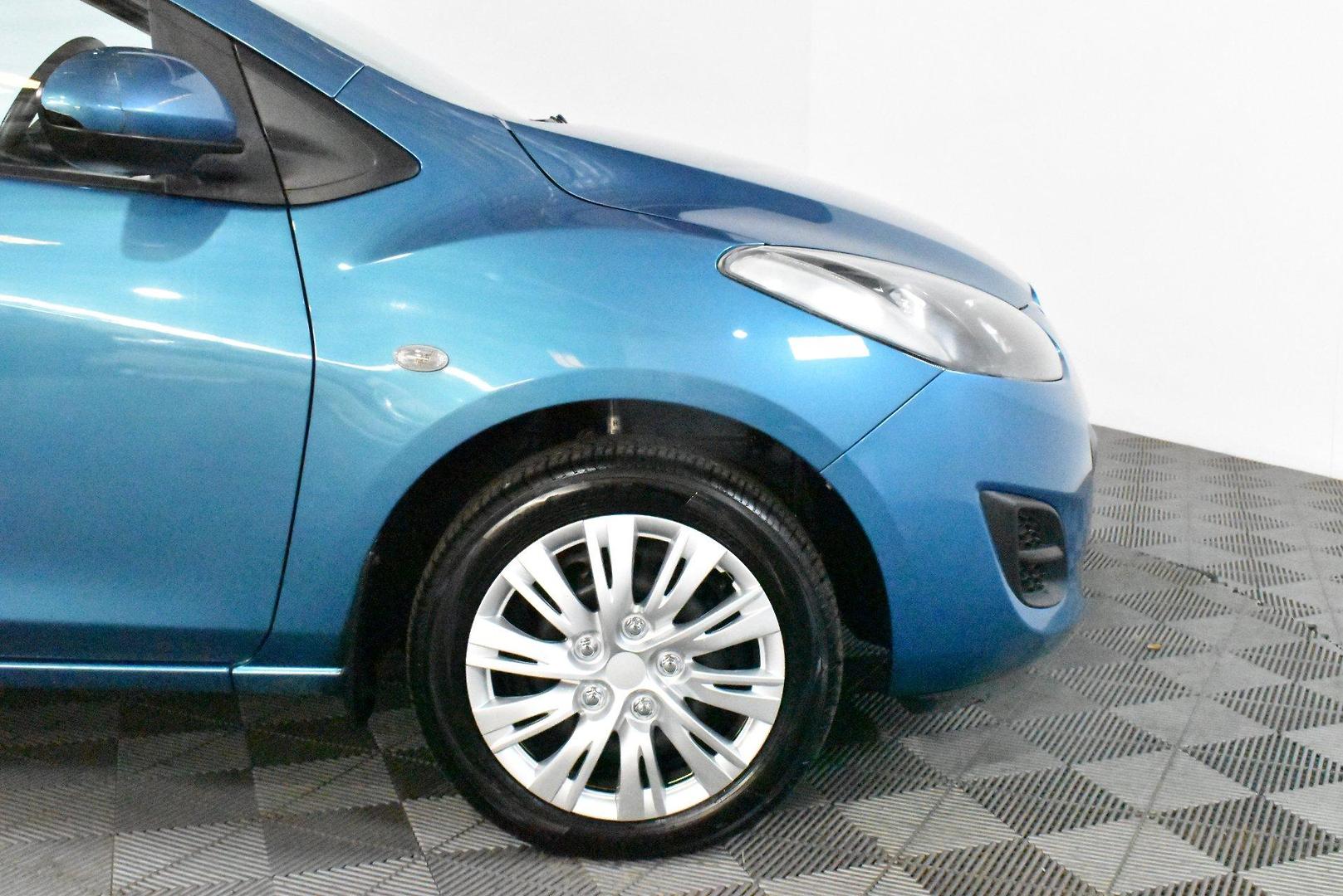 2012 Mazda 2 Neo — photo 18 of 25