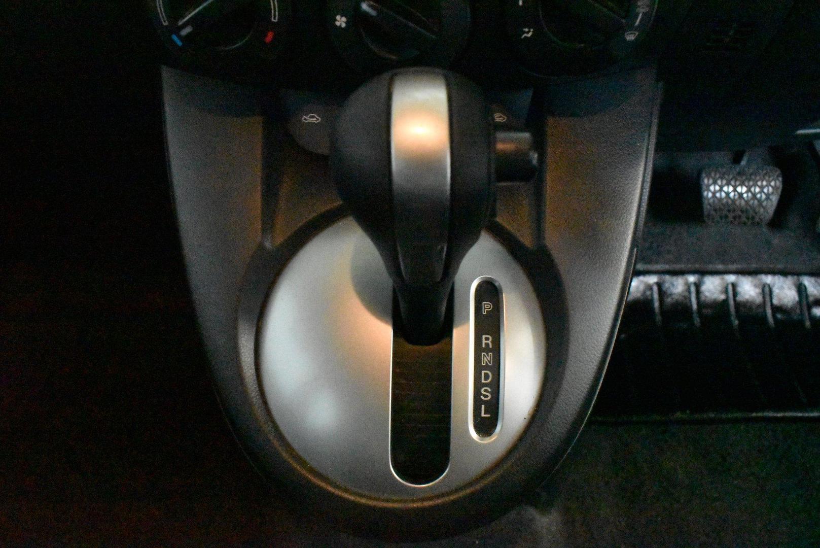 2012 Mazda 2 Neo — photo 20 of 25