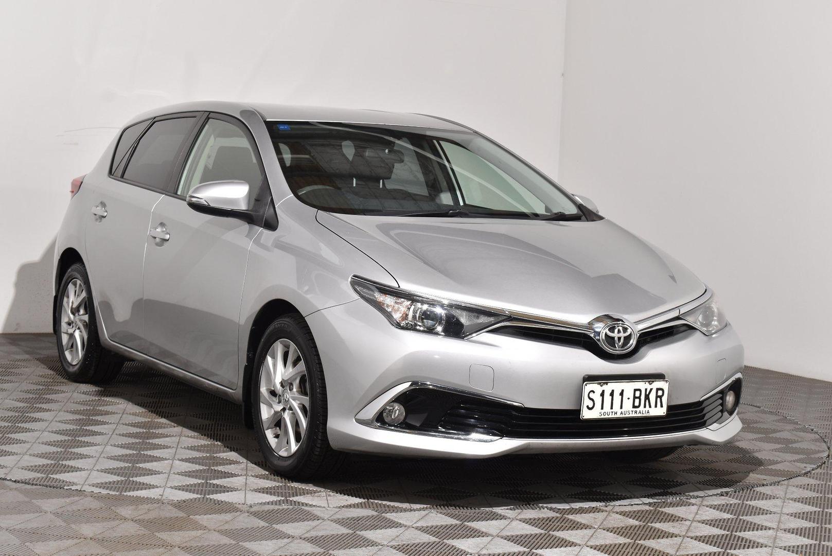 2015 Toyota Corolla Ascent — photo 1