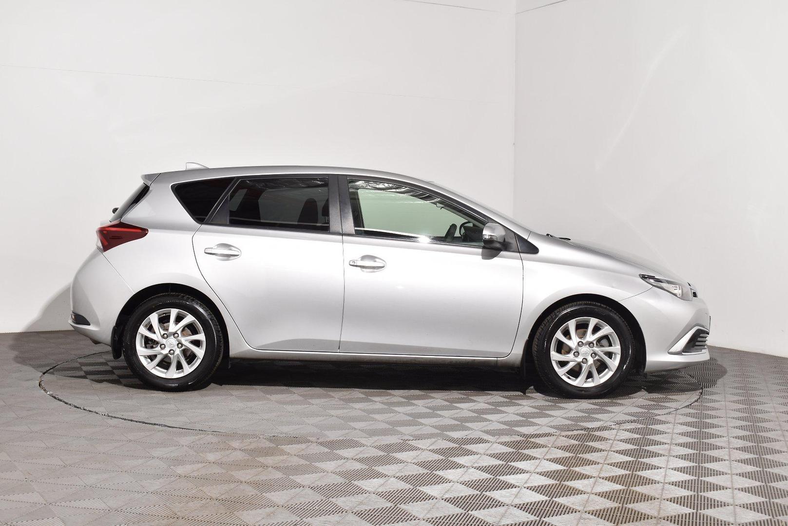2015 Toyota Corolla Ascent — photo 10