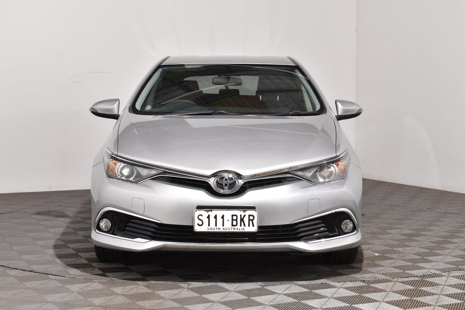 2015 Toyota Corolla Ascent — photo 3