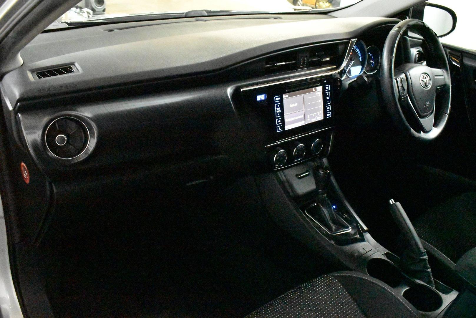 2015 Toyota Corolla Ascent — photo 6