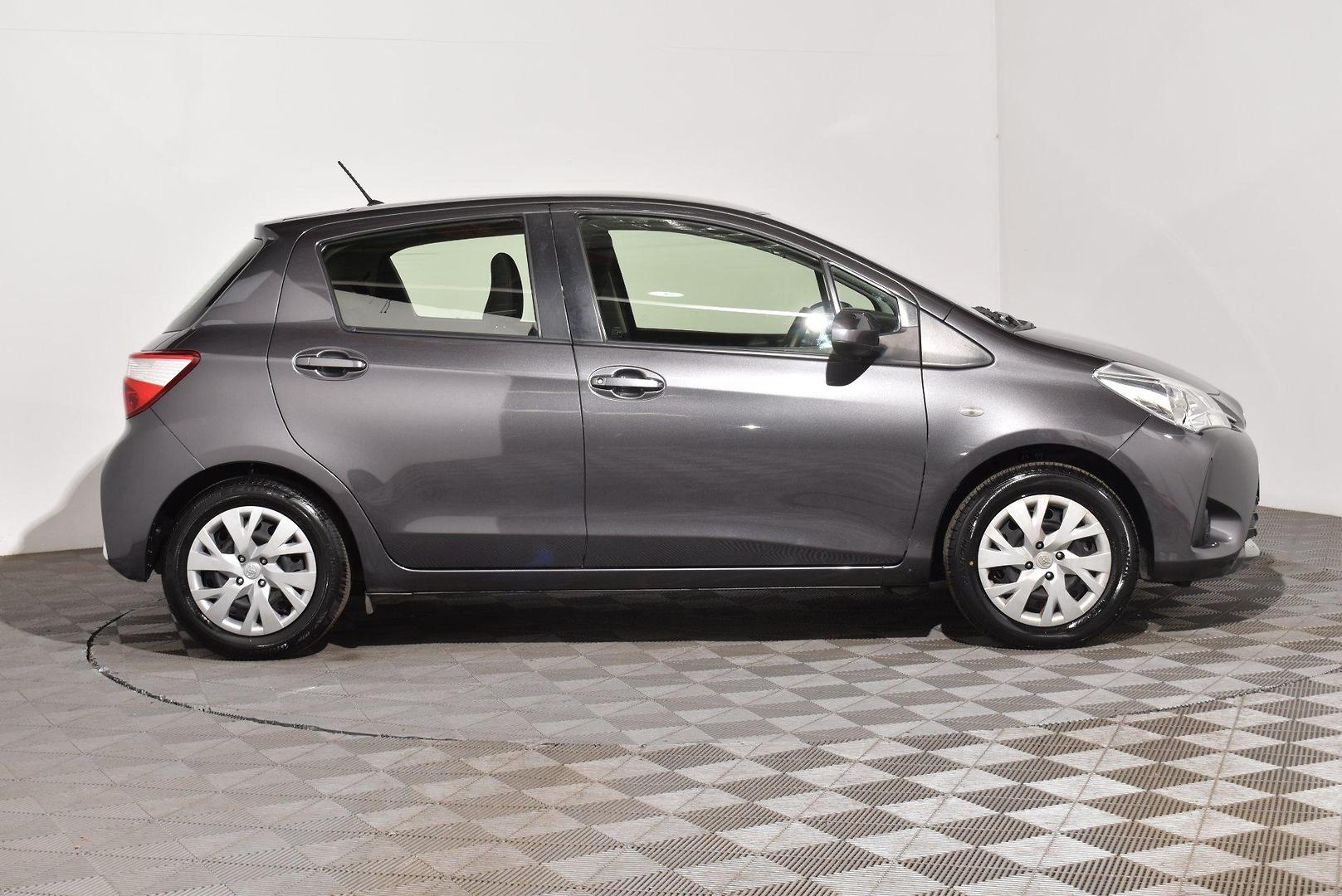 2019 Toyota Yaris Ascent — photo 10 of 26