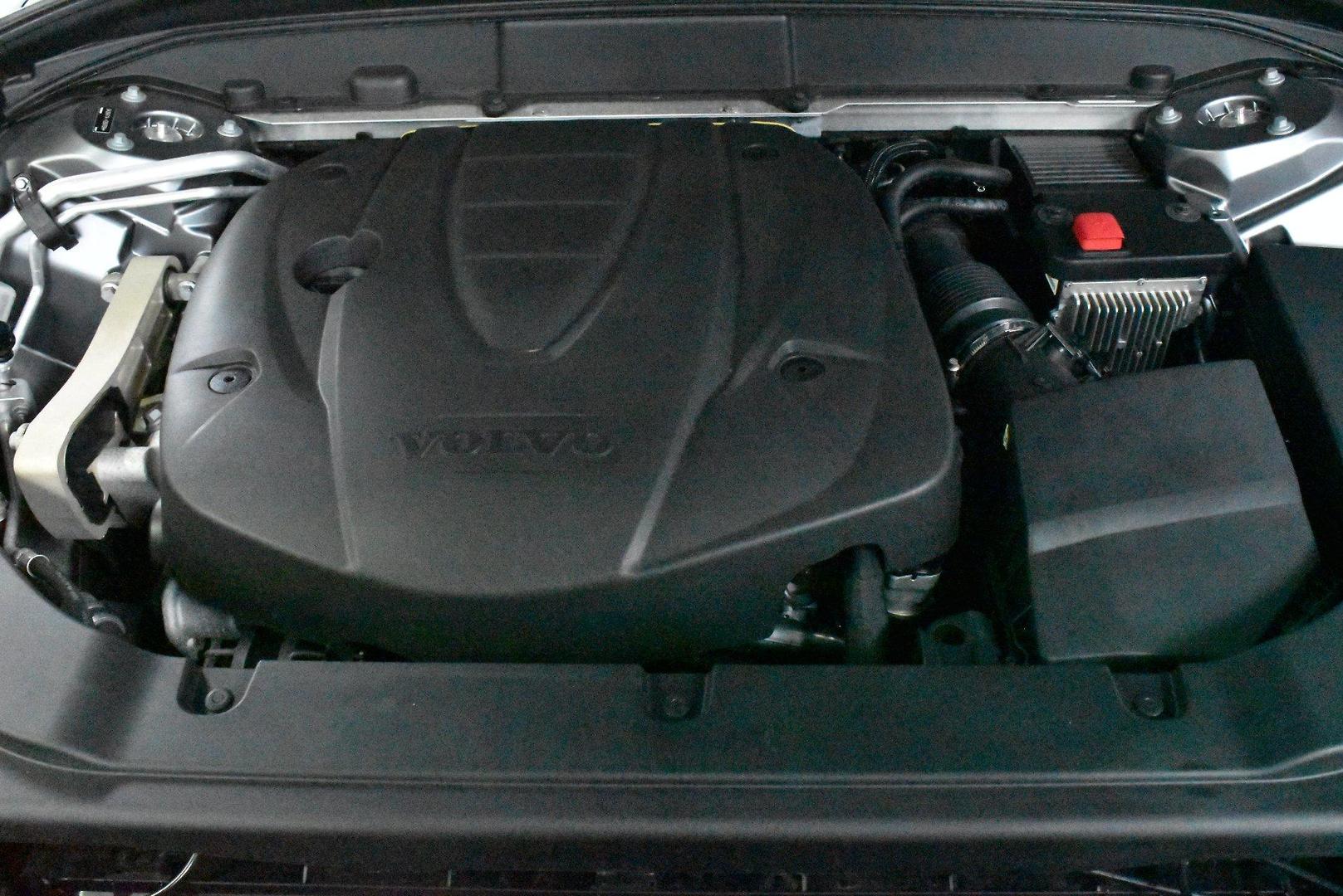 2018 Volvo XC60 D4 Inscription — photo 17