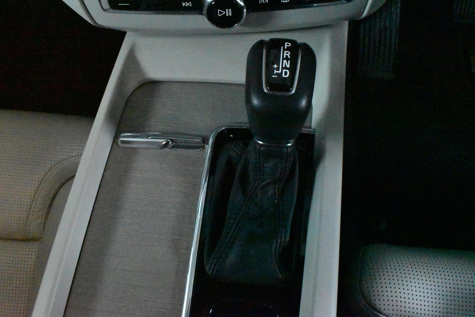 2018 Volvo XC60 D4 Inscription — photo 20
