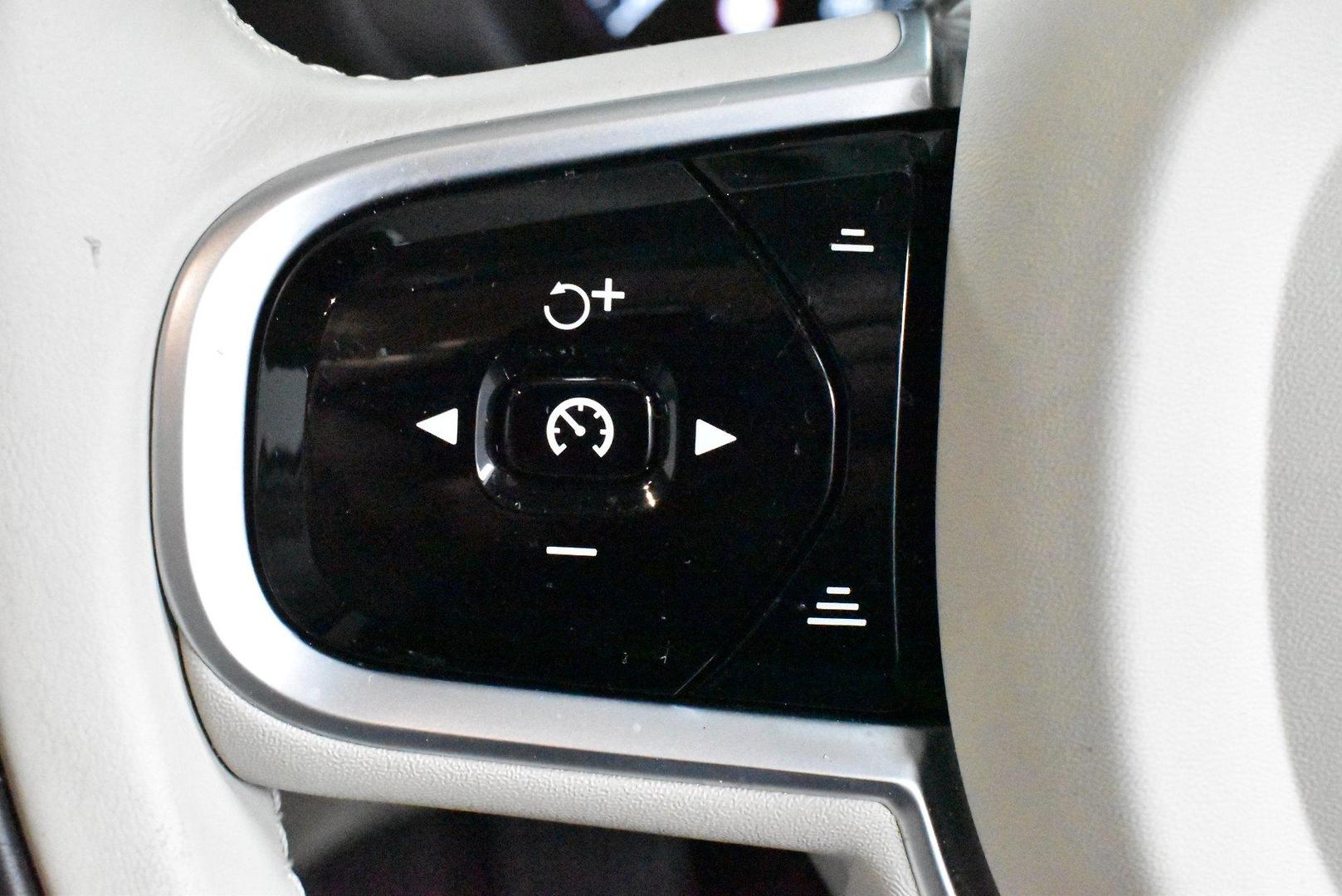 2018 Volvo XC60 D4 Inscription — photo 21