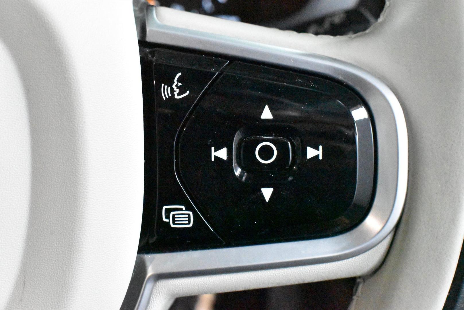 2018 Volvo XC60 D4 Inscription — photo 22