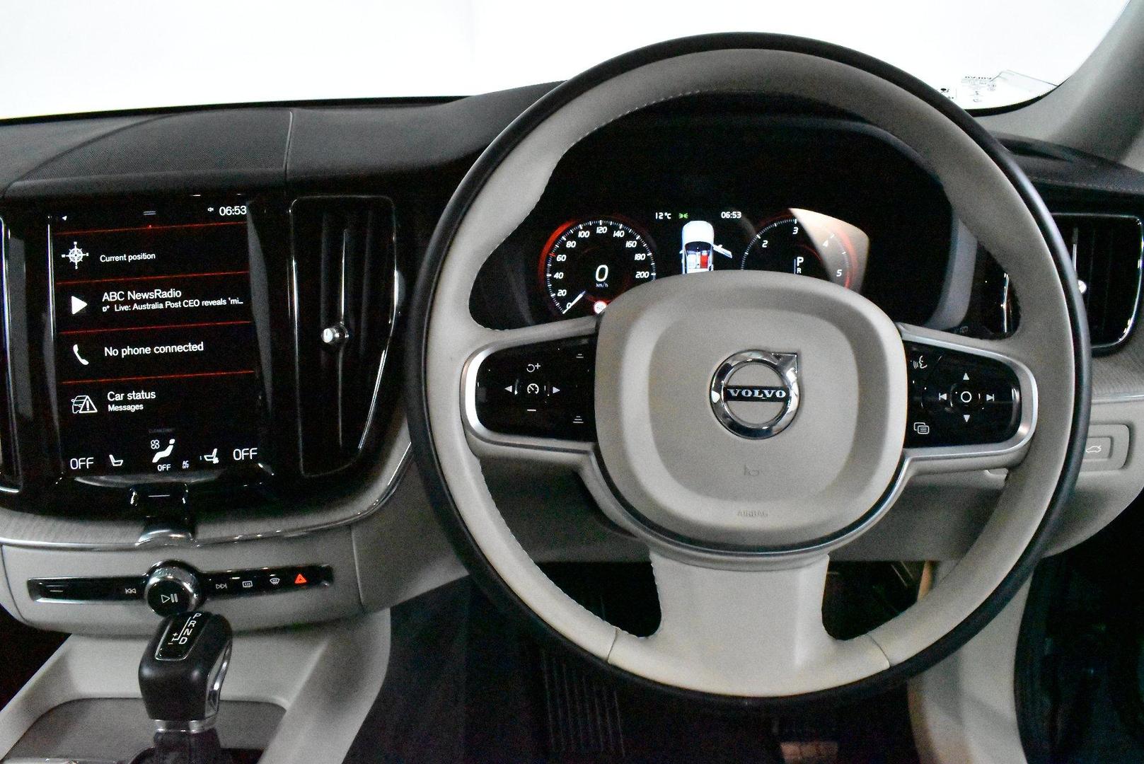 2018 Volvo XC60 D4 Inscription — photo 5