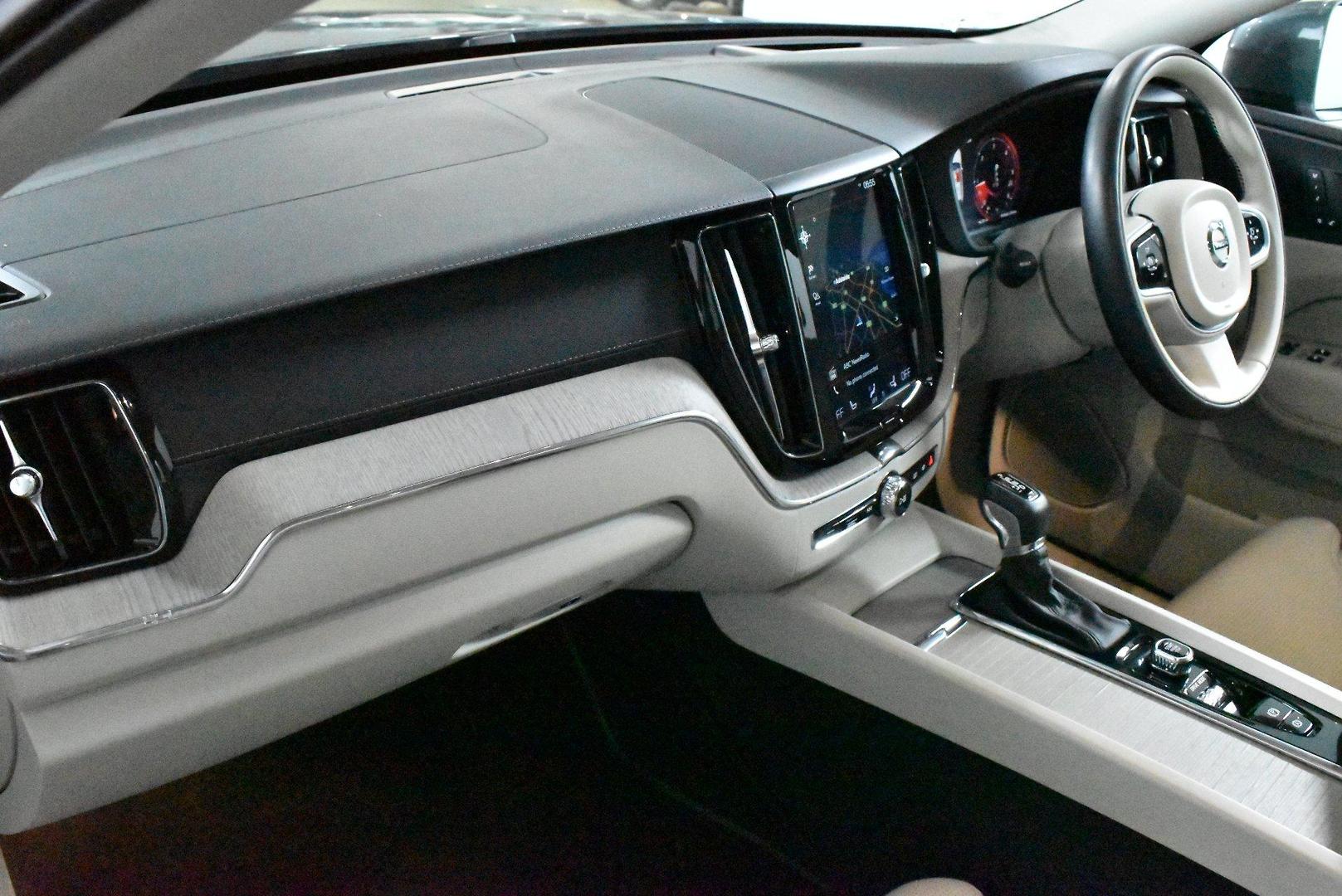 2018 Volvo XC60 D4 Inscription — photo 6