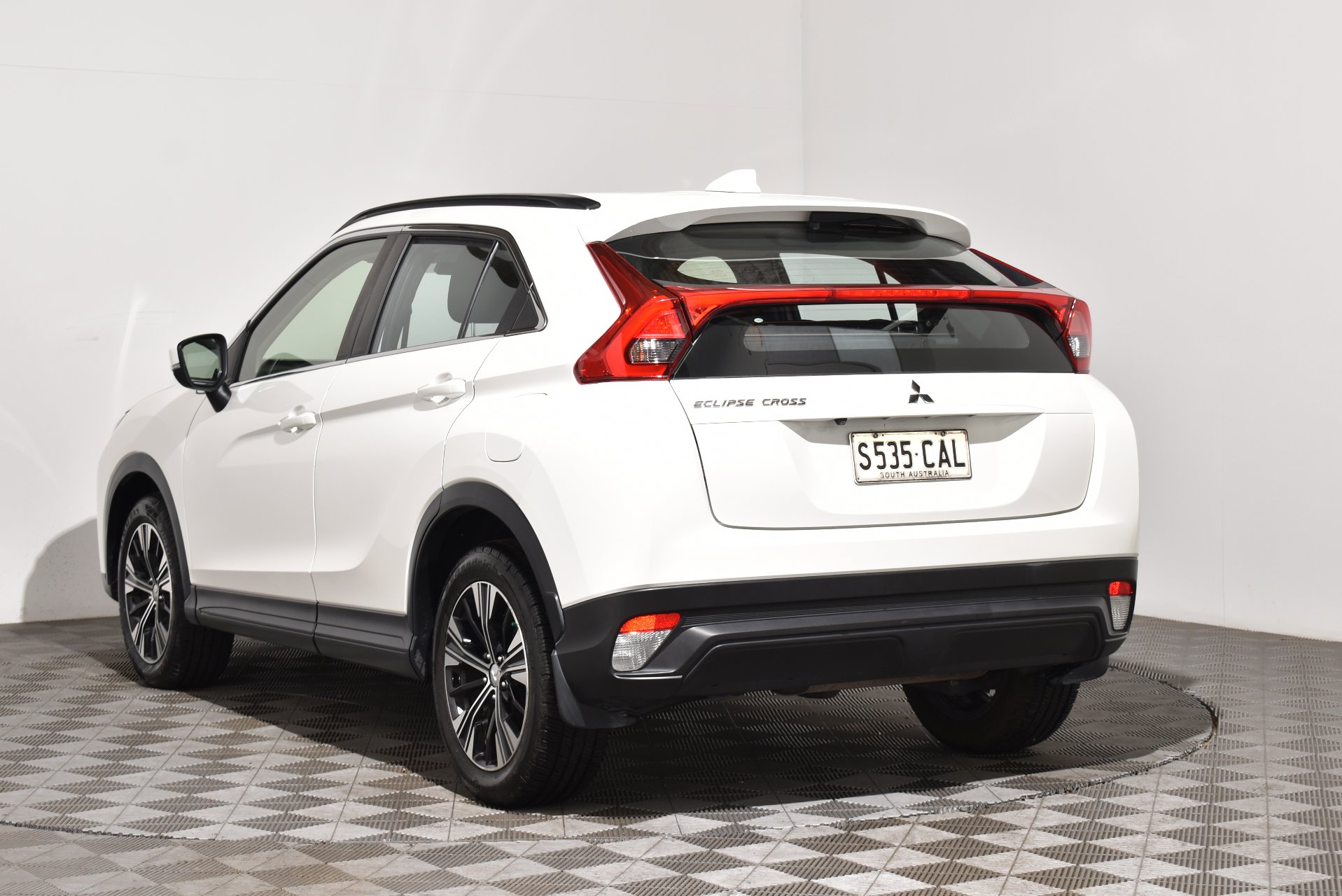 2018 Mitsubishi Eclipse Cross ES — photo 2