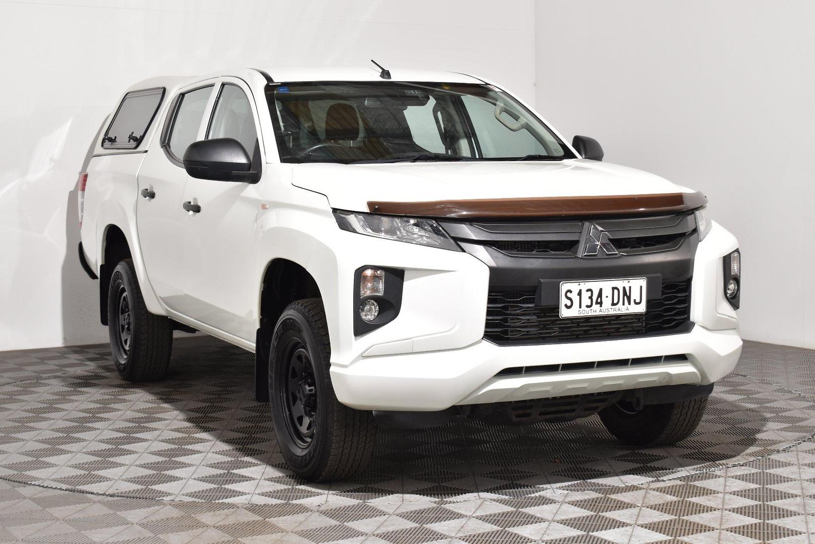 2022 Mitsubishi Triton GLX — photo 1 of 27