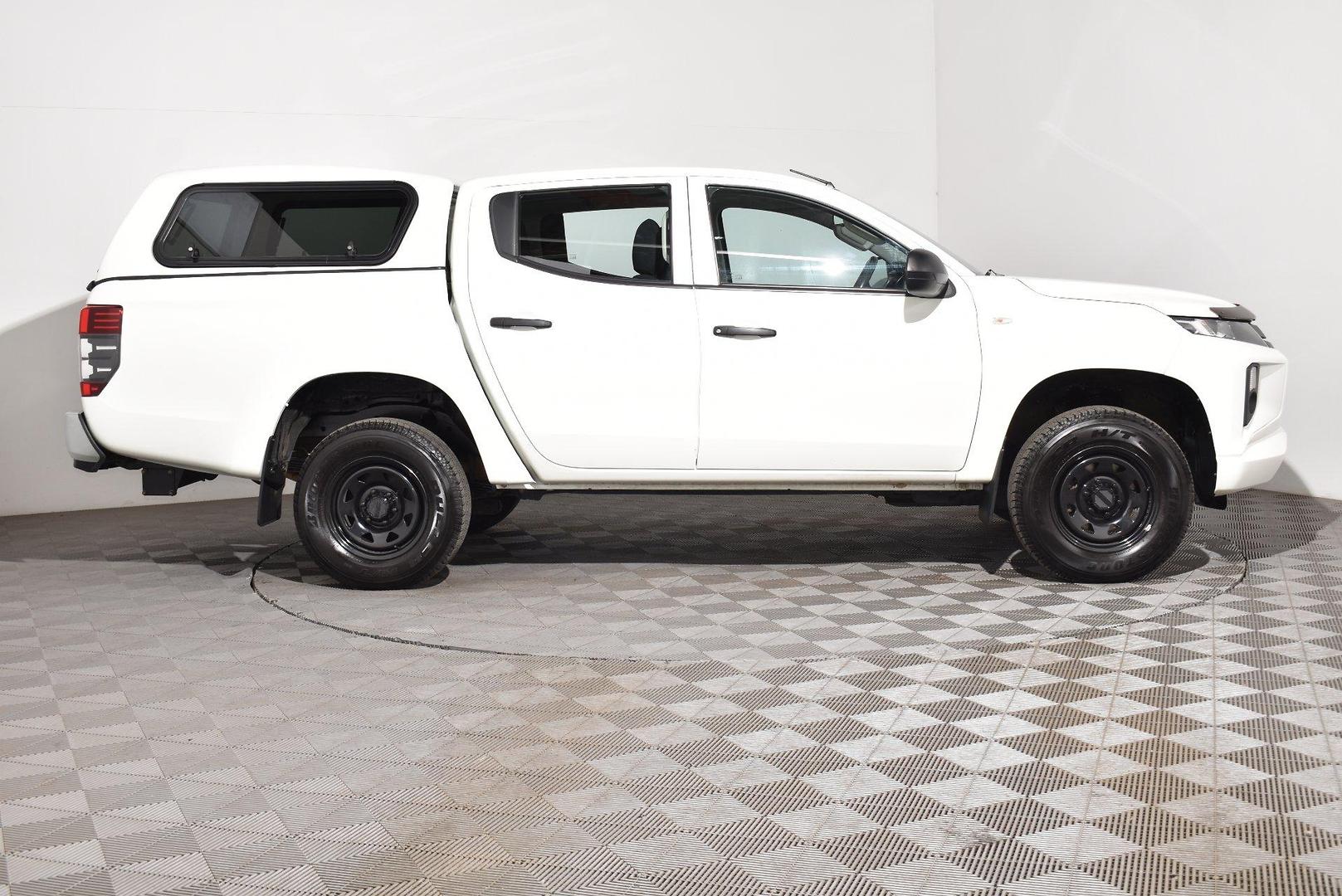2022 Mitsubishi Triton GLX — photo 11 of 27