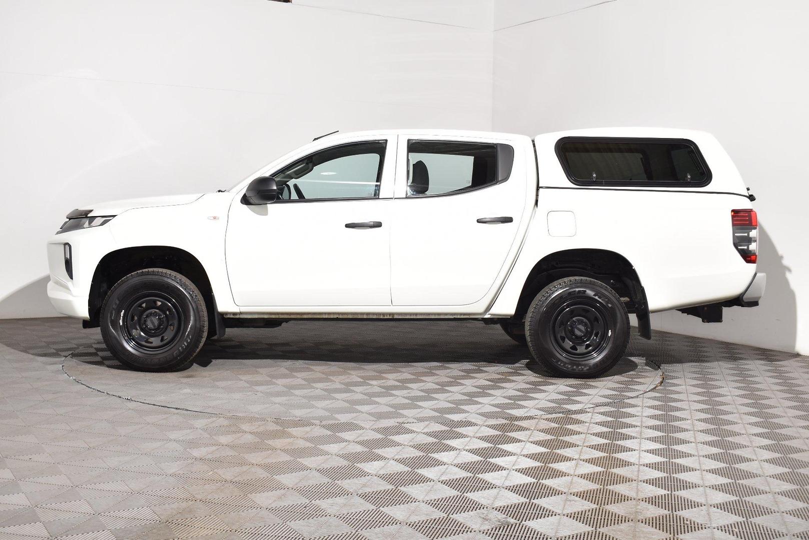2022 Mitsubishi Triton GLX — photo 12 of 27