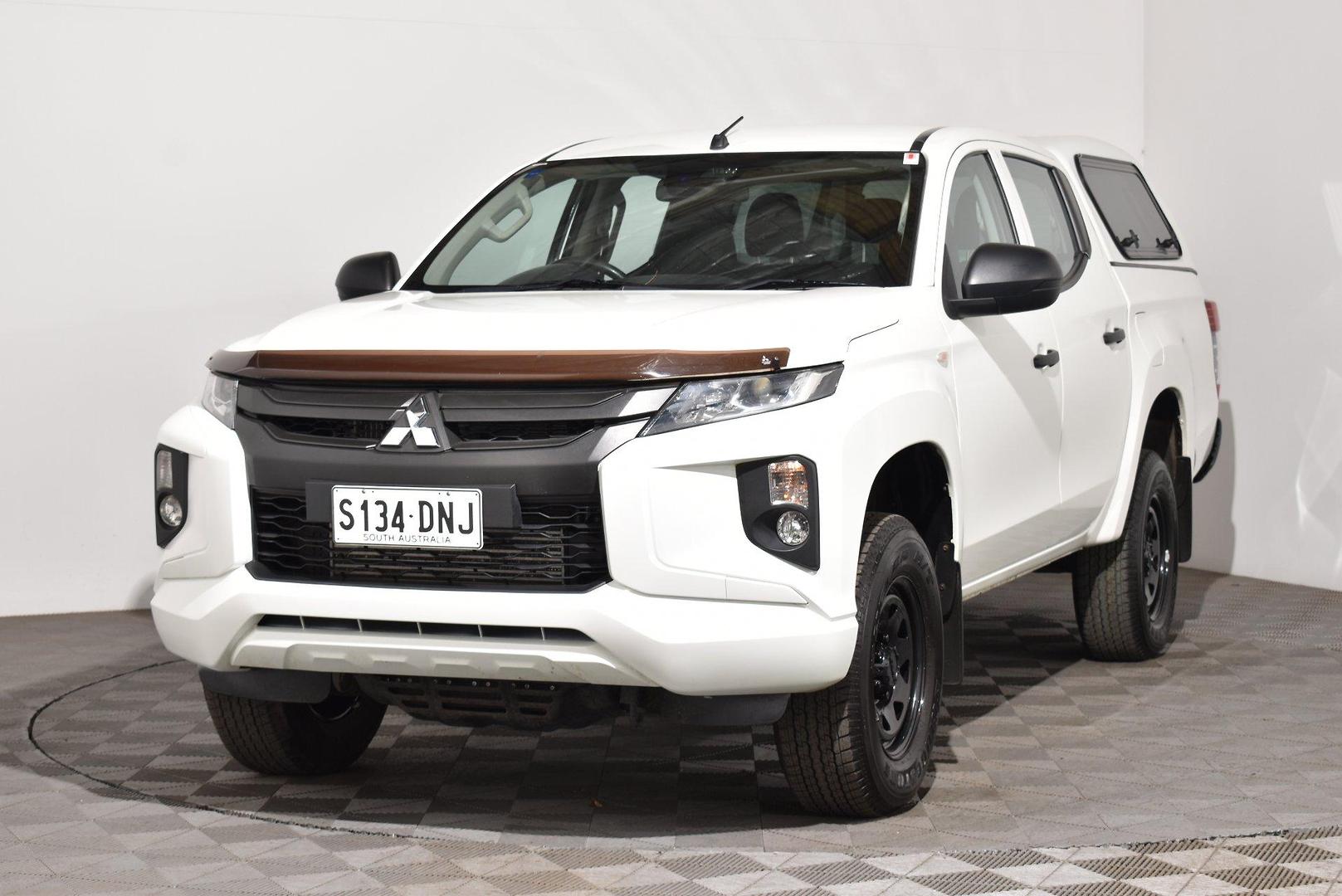 2022 Mitsubishi Triton GLX — photo 14 of 27
