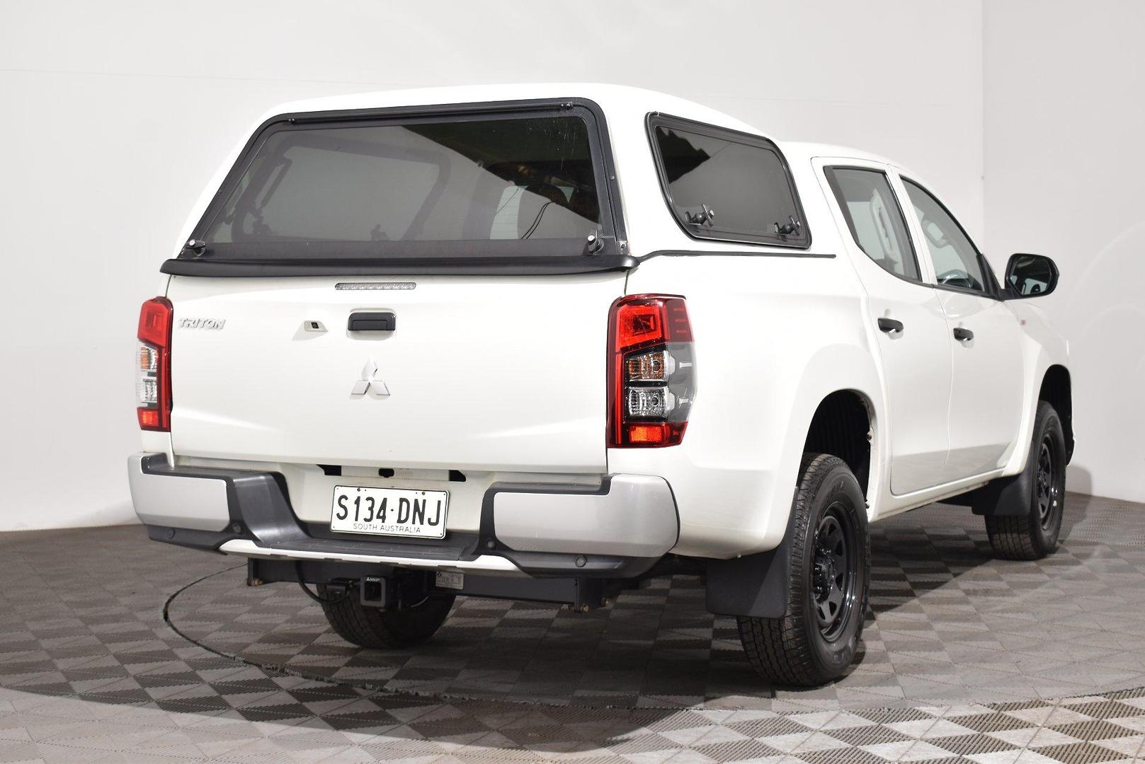 2022 Mitsubishi Triton GLX — photo 15 of 27