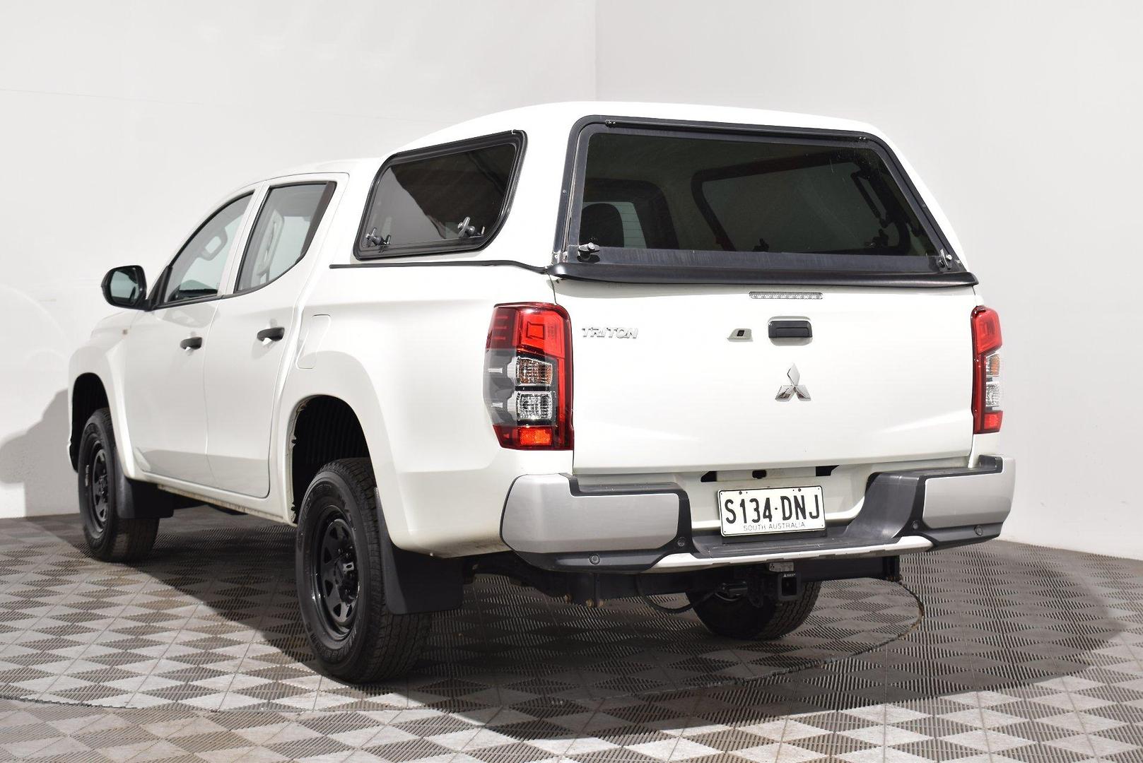 2022 Mitsubishi Triton GLX — photo 2 of 27