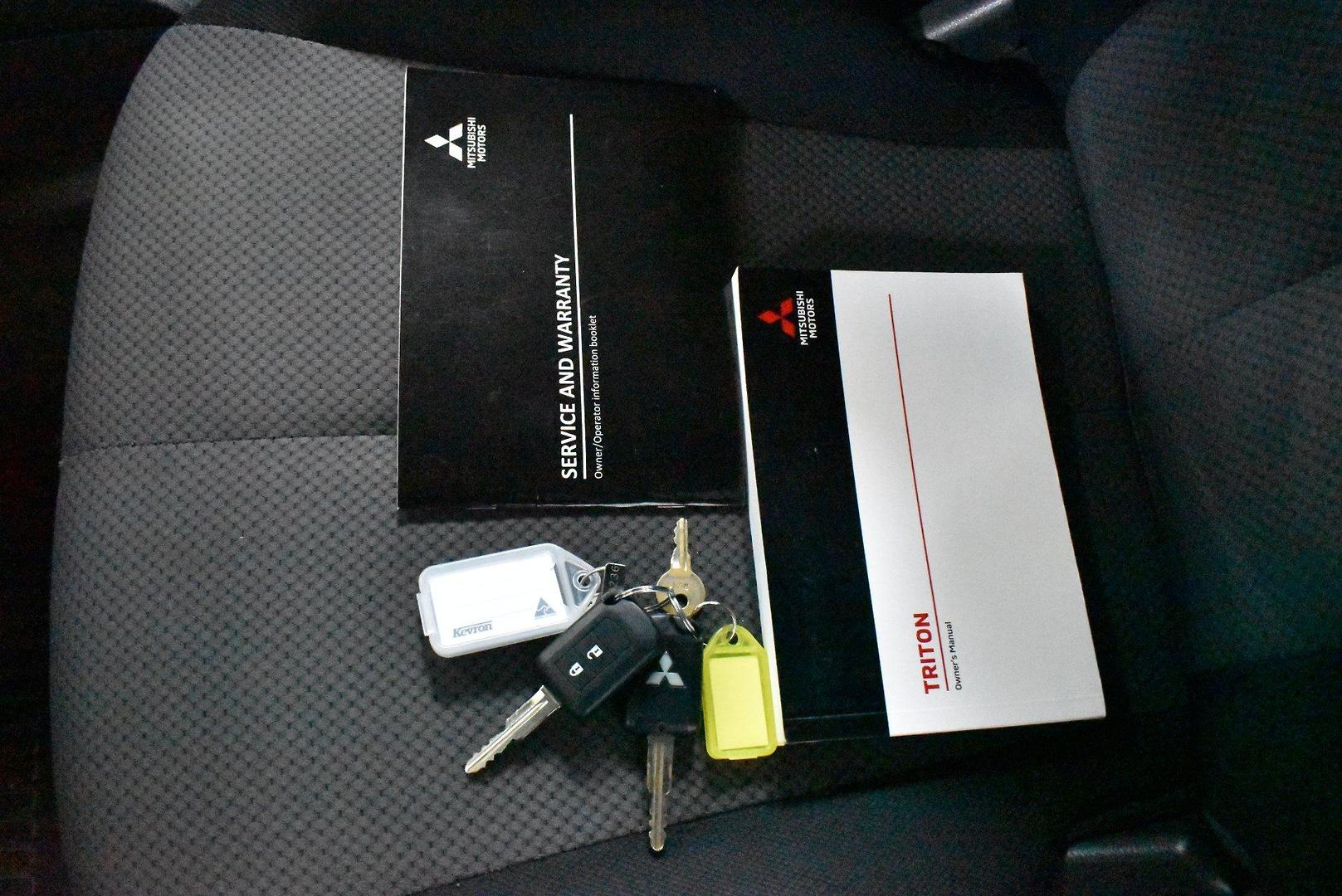 2022 Mitsubishi Triton GLX — photo 26 of 27
