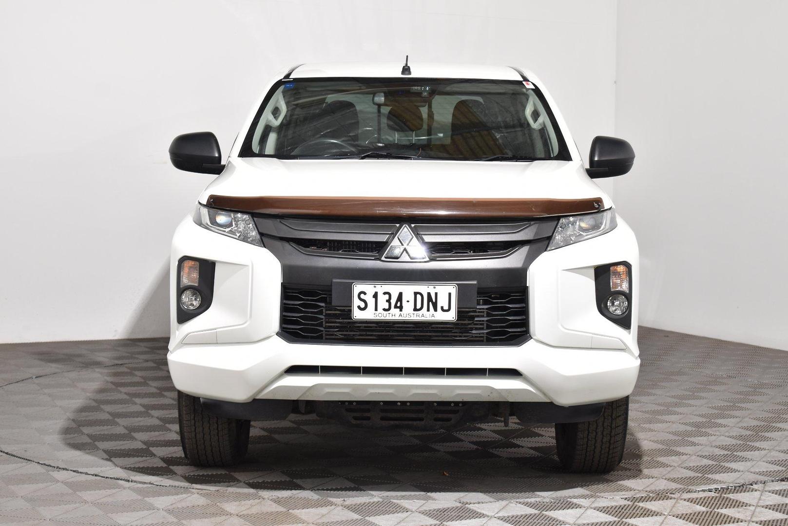 2022 Mitsubishi Triton GLX — photo 3 of 27