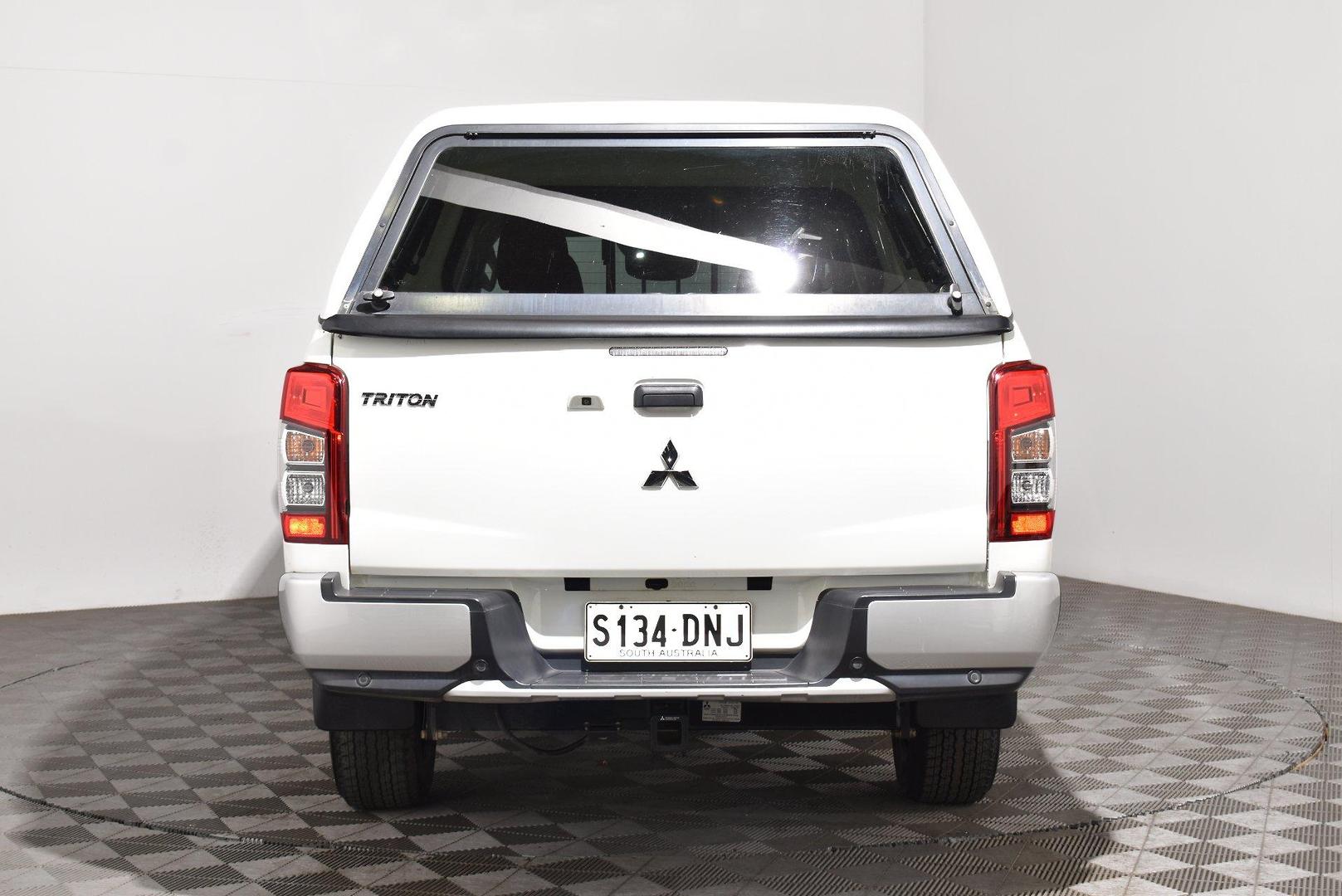 2022 Mitsubishi Triton GLX — photo 4 of 27