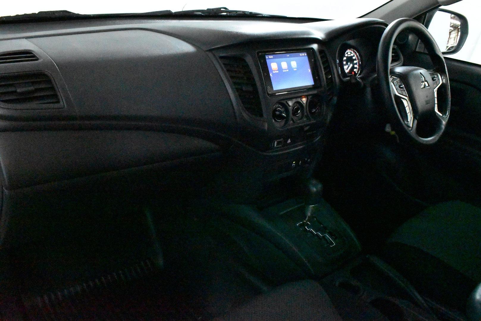 2022 Mitsubishi Triton GLX — photo 6 of 27