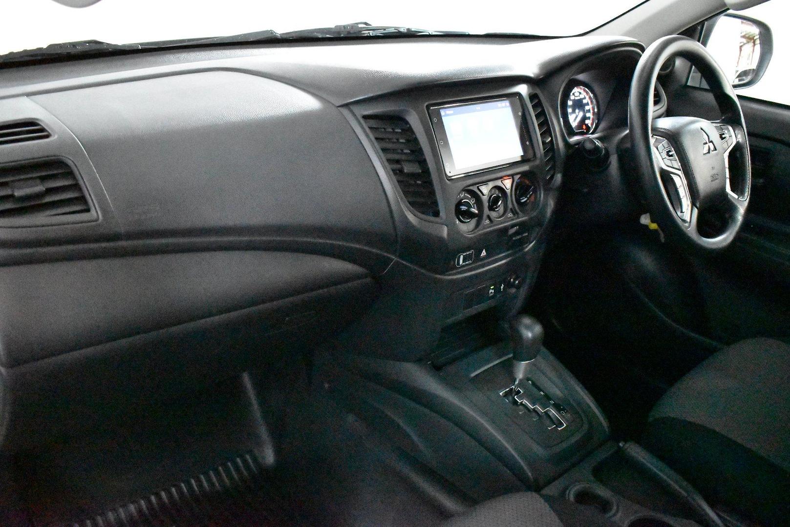 2022 Mitsubishi Triton GLX — photo 7 of 27