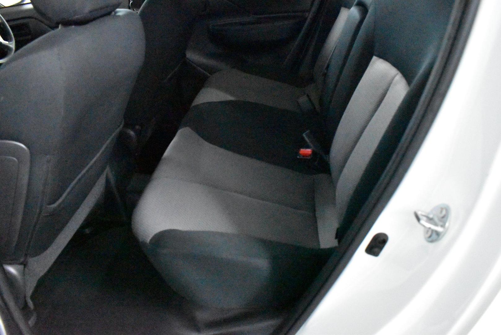 2022 Mitsubishi Triton GLX — photo 9 of 27