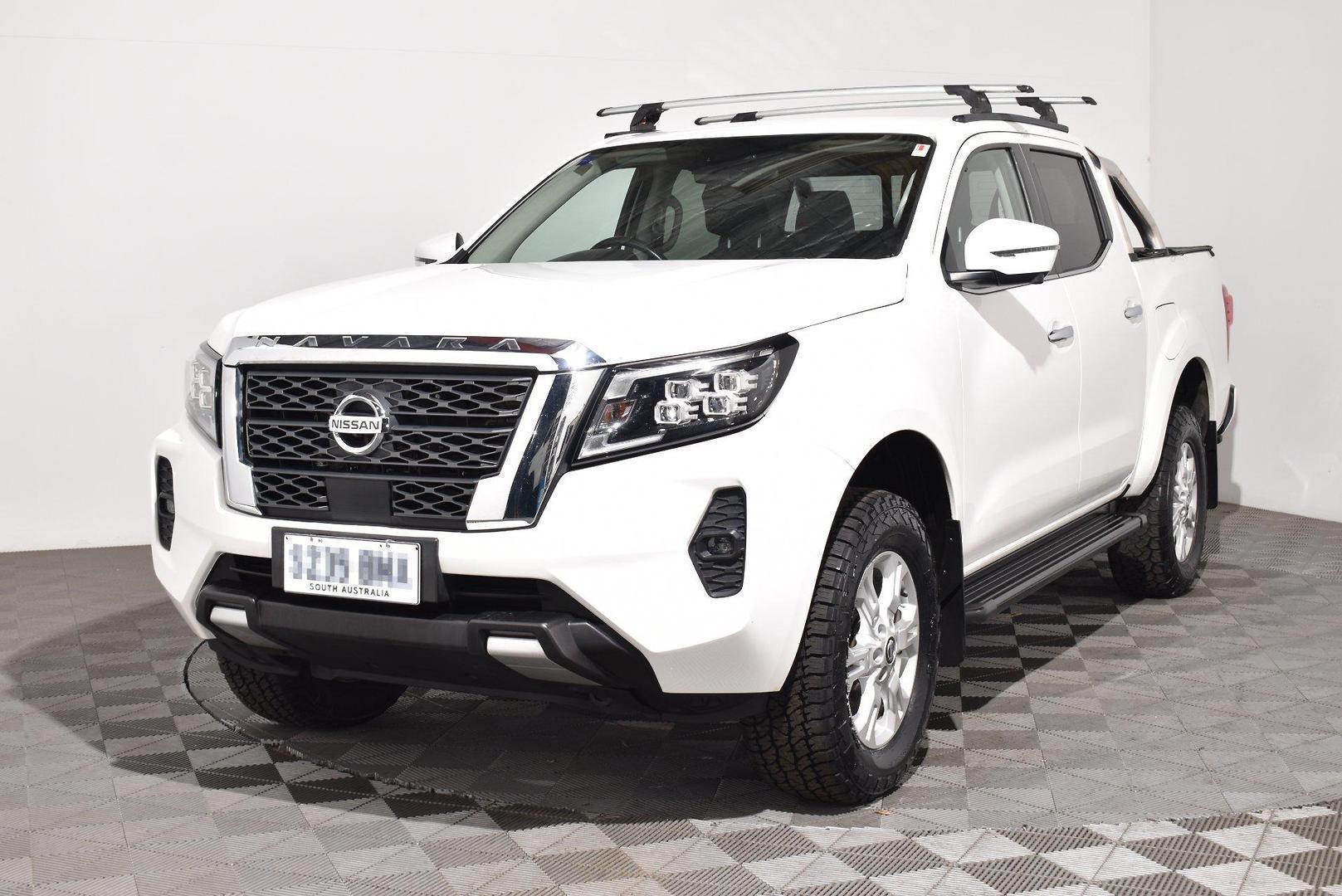 2021 Nissan Navara ST — photo 12