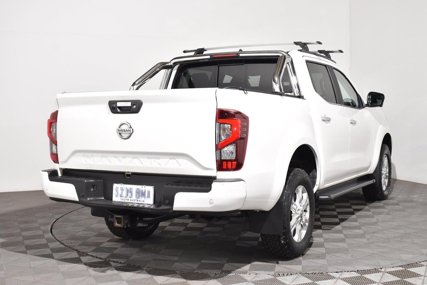 2021 Nissan Navara ST — photo 13