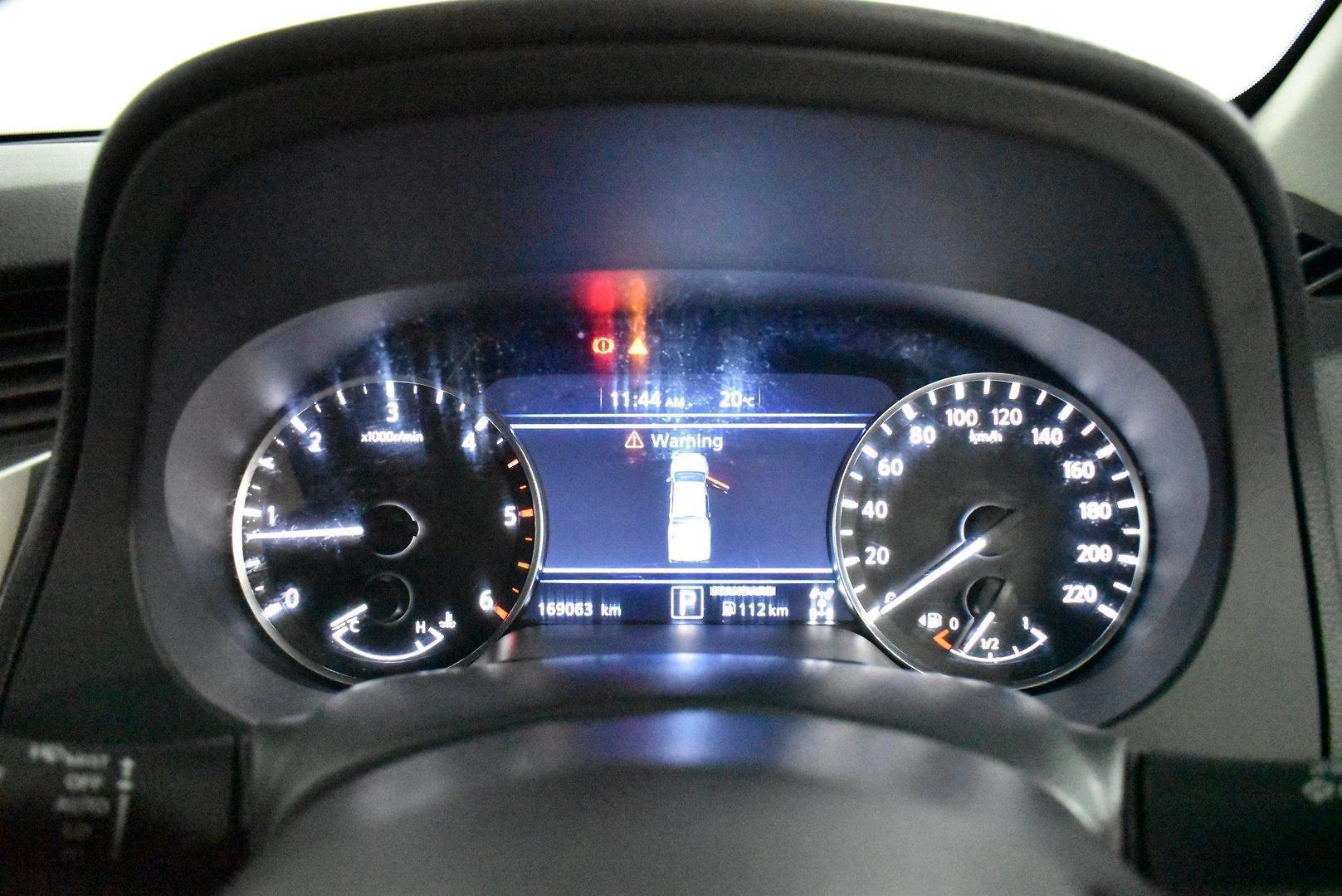 2021 Nissan Navara ST — photo 23