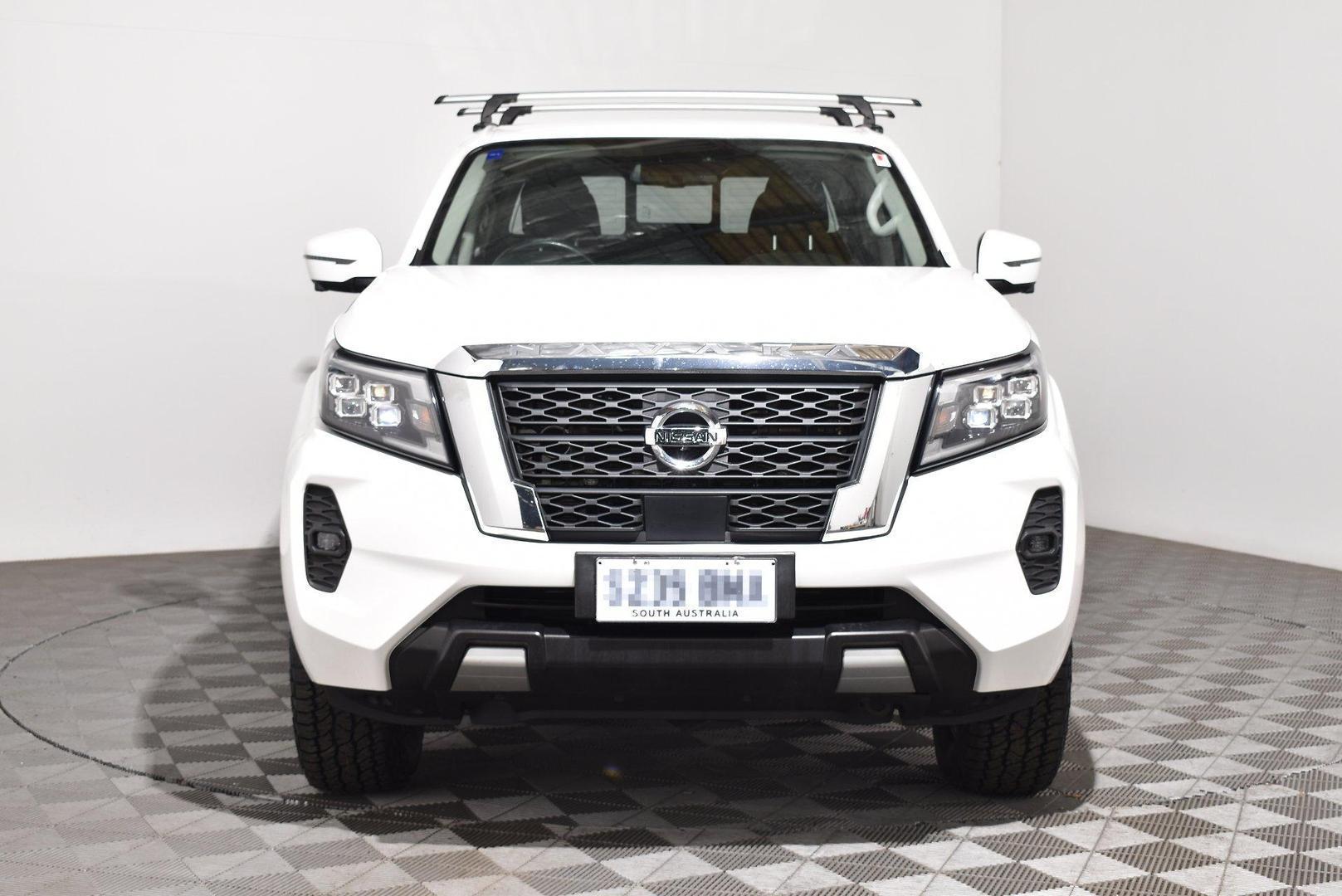 2021 Nissan Navara ST — photo 3