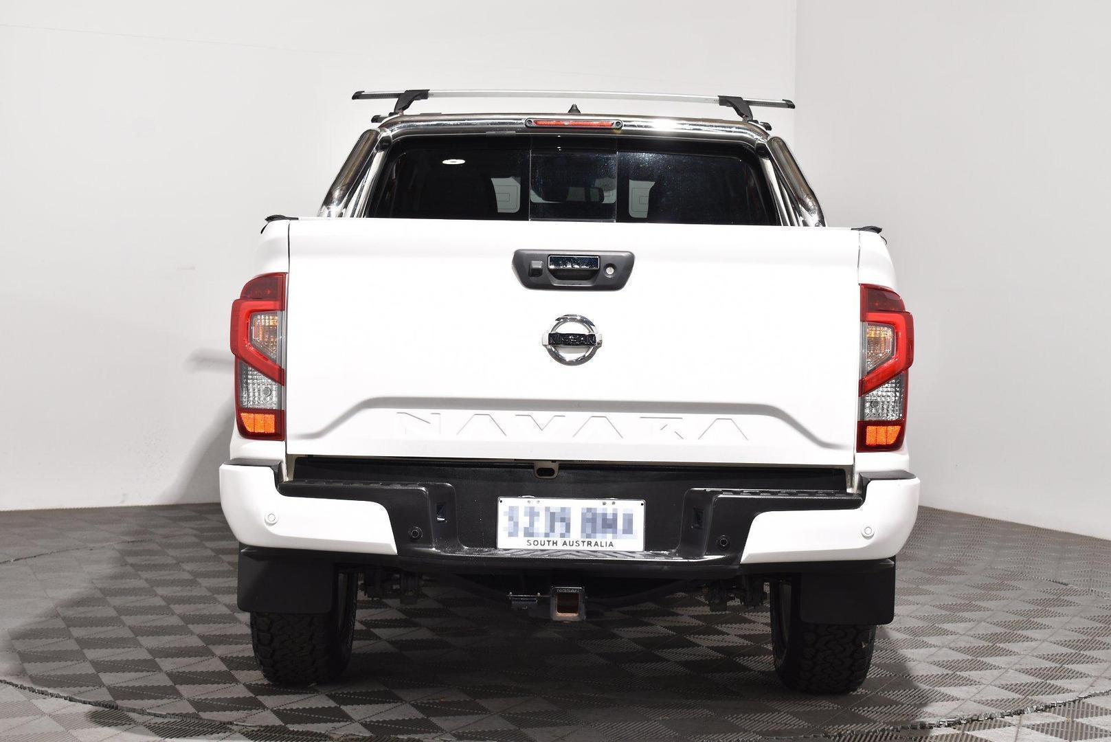2021 Nissan Navara ST — photo 4