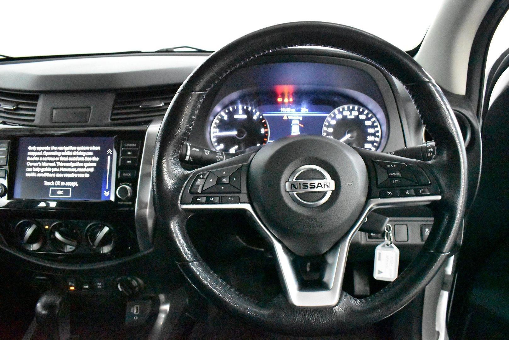 2021 Nissan Navara ST — photo 5