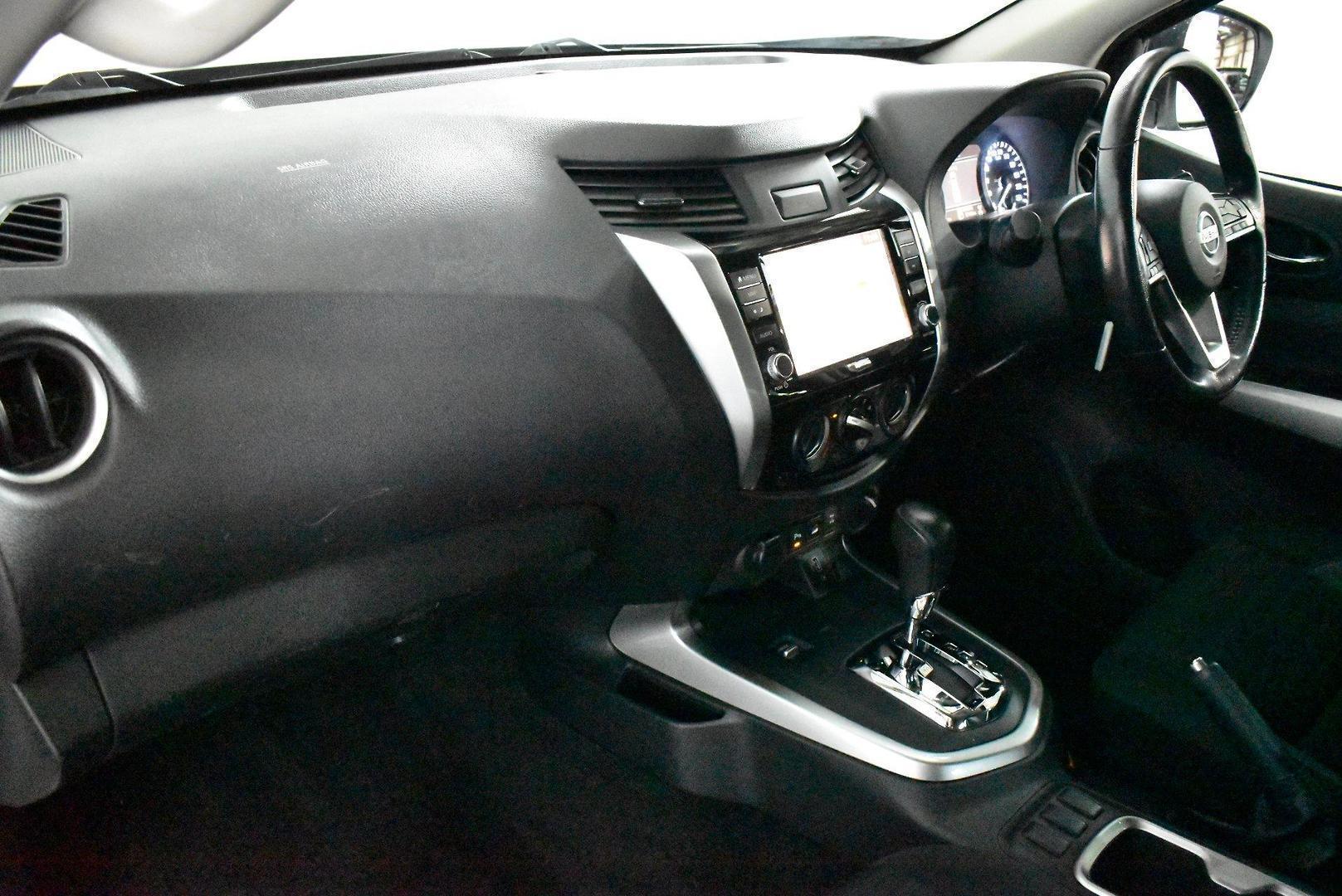 2021 Nissan Navara ST — photo 6