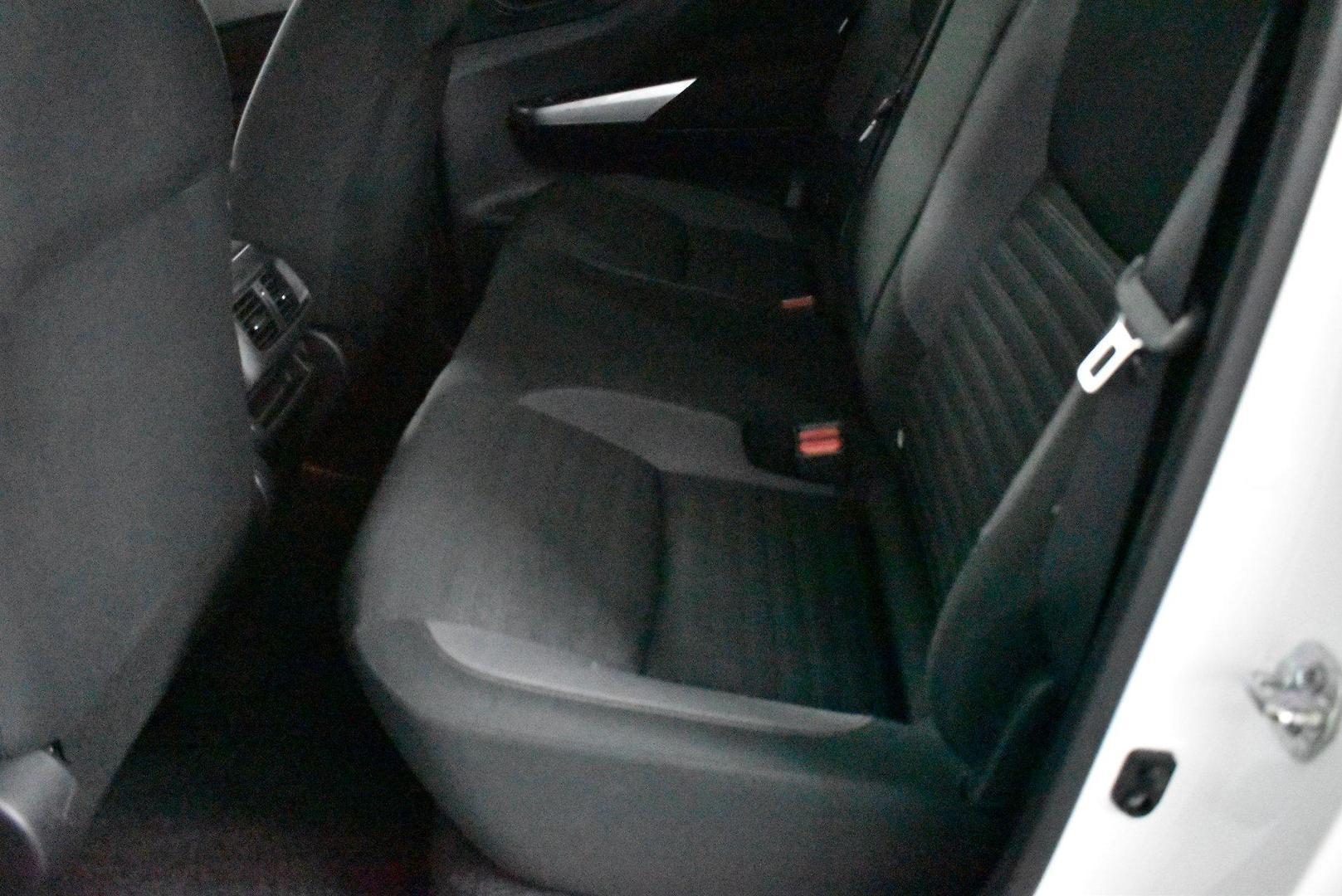 2021 Nissan Navara ST — photo 8